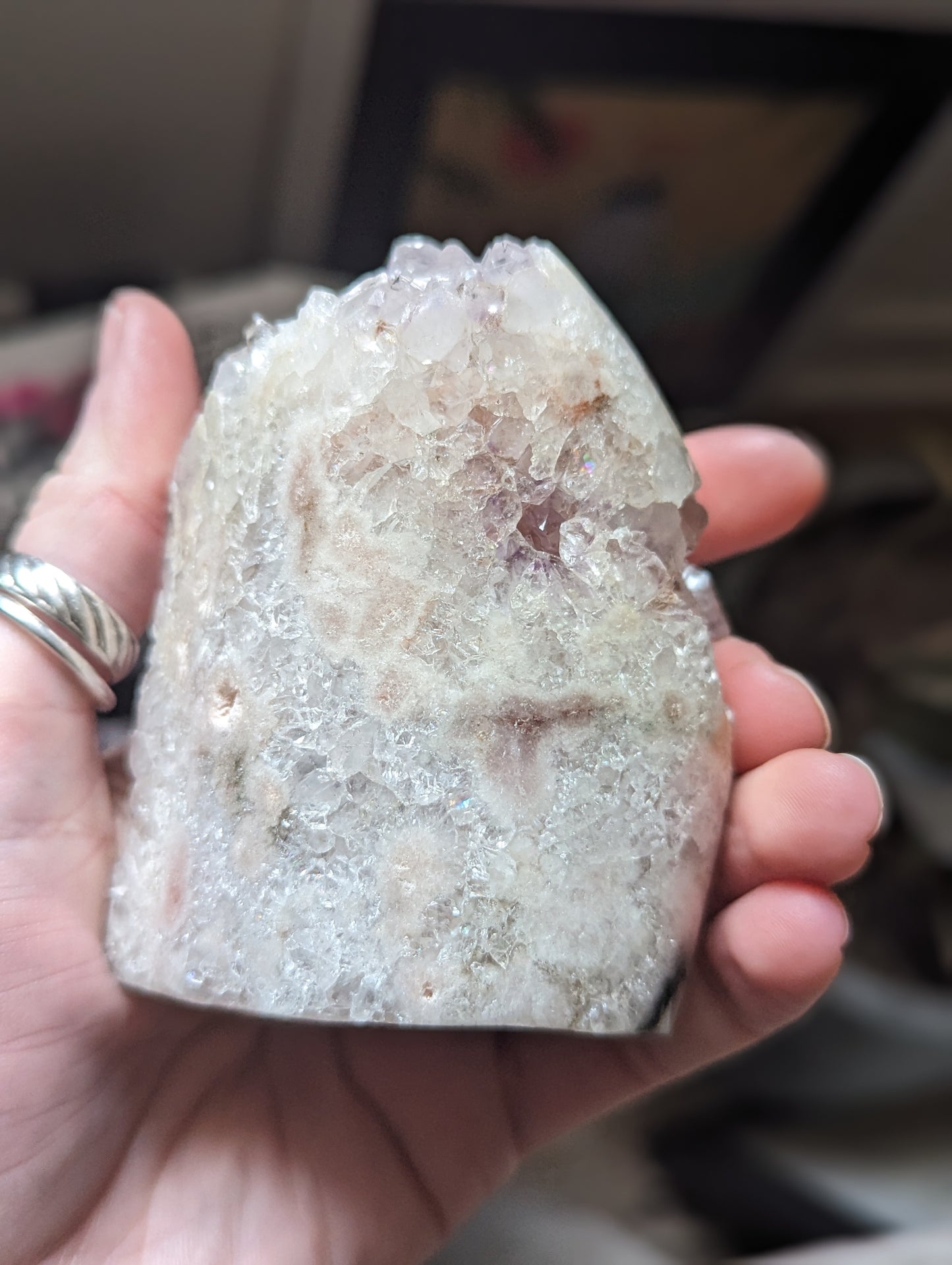 Huevo de cristal druzy de bolsillo pulido