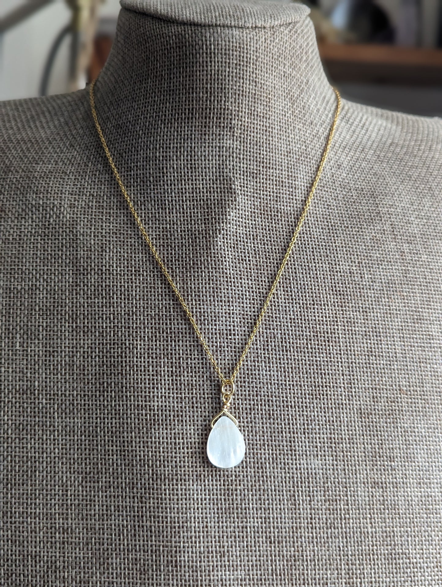 Collar de lágrima de madreperla (varias opciones)