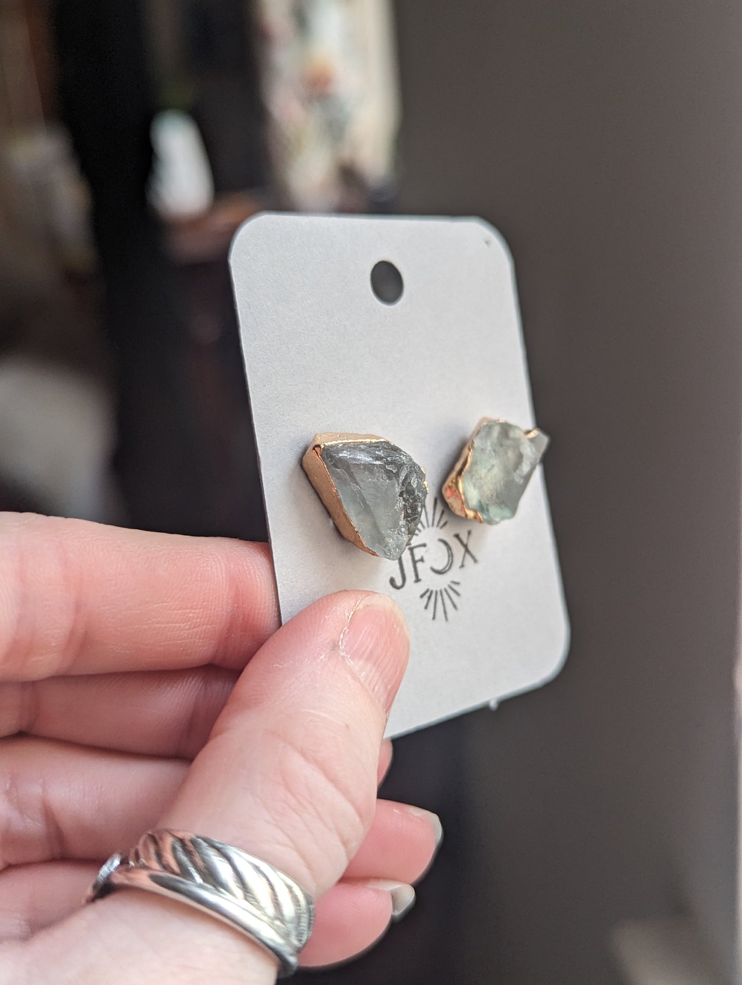 Pendientes de piedras preciosas en bruto (varios estilos disponibles)