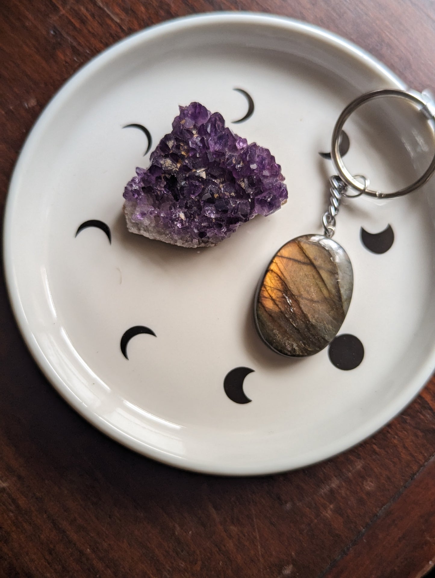 Plato redondo para baratijas con fases lunares