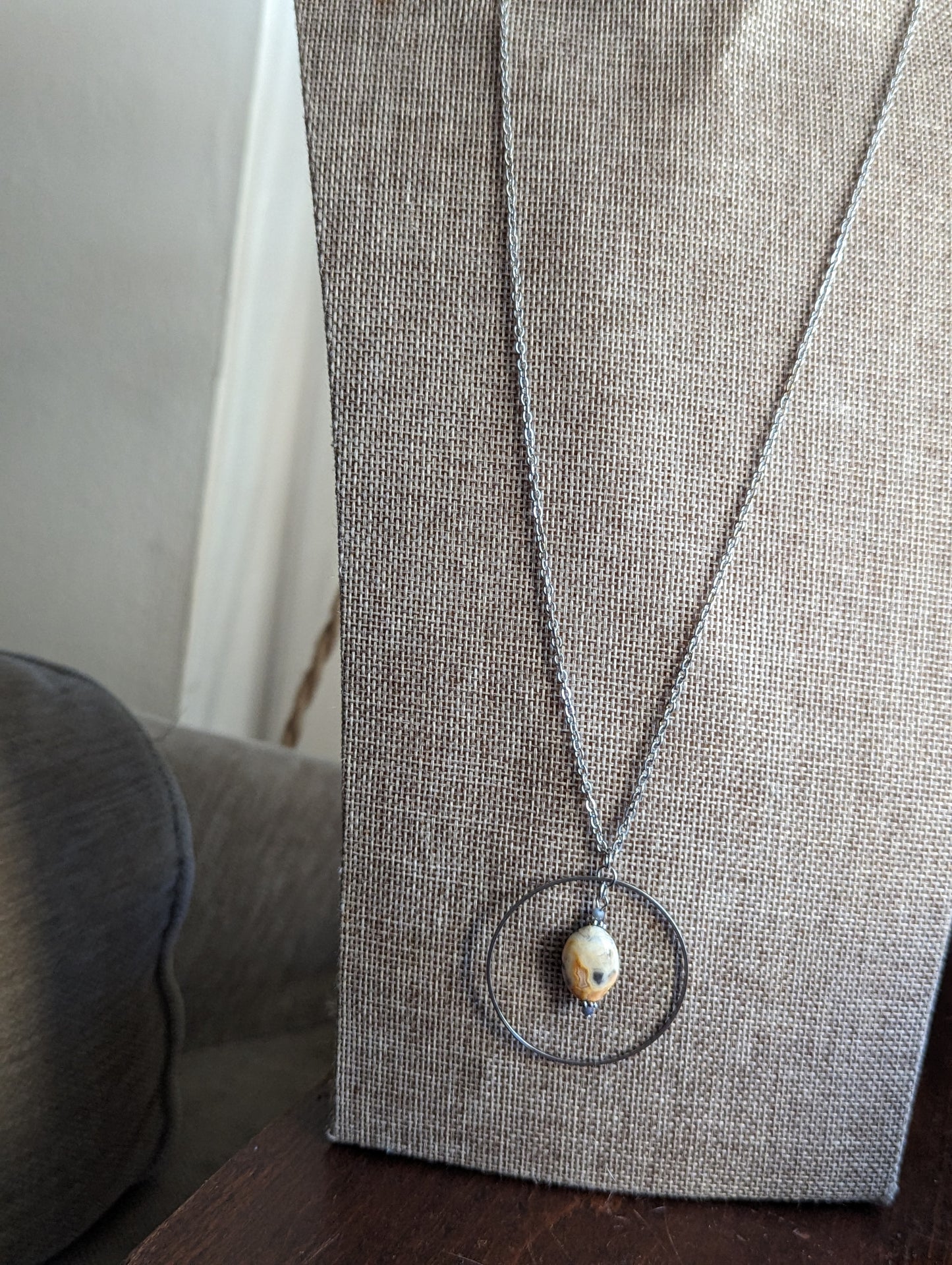 Collar de plata con lazo de ágata de encaje loco