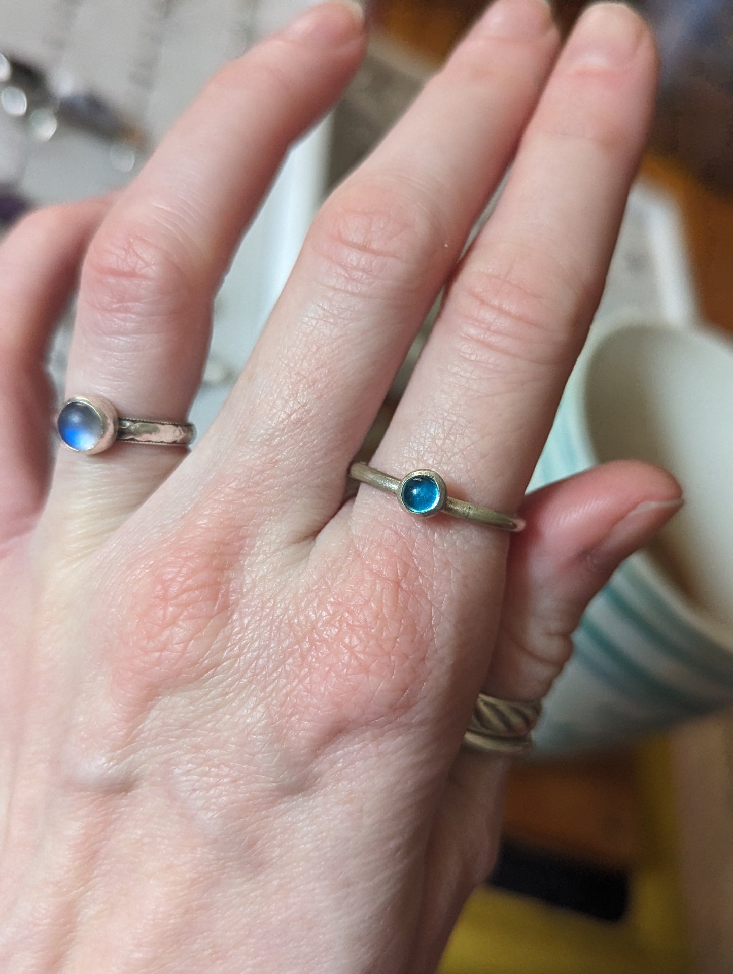 Anillo apilable de plata de vidrio azul vintage de 5 mm (varios tamaños disponibles) MTO