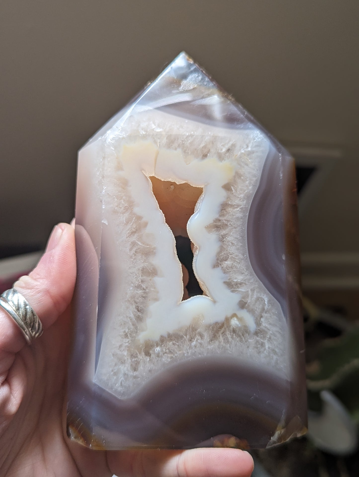 Torre de geoda con bolsillo druzy pulido - Marrón