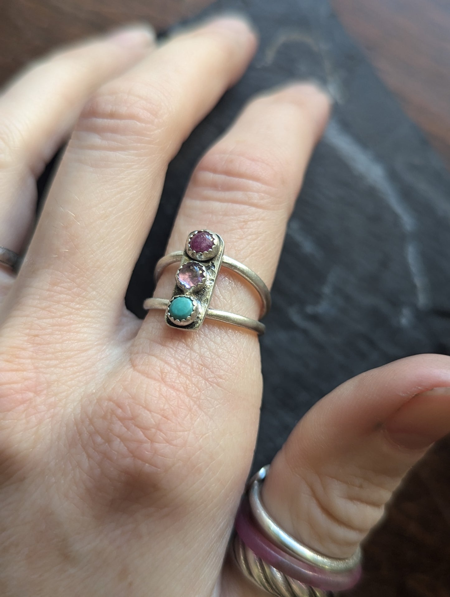 Anillo trío de zafiro, amatista y turquesa - Talla 6