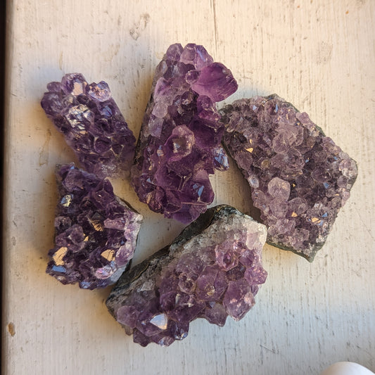 Piezas de amatista en bruto (varios tamaños)
