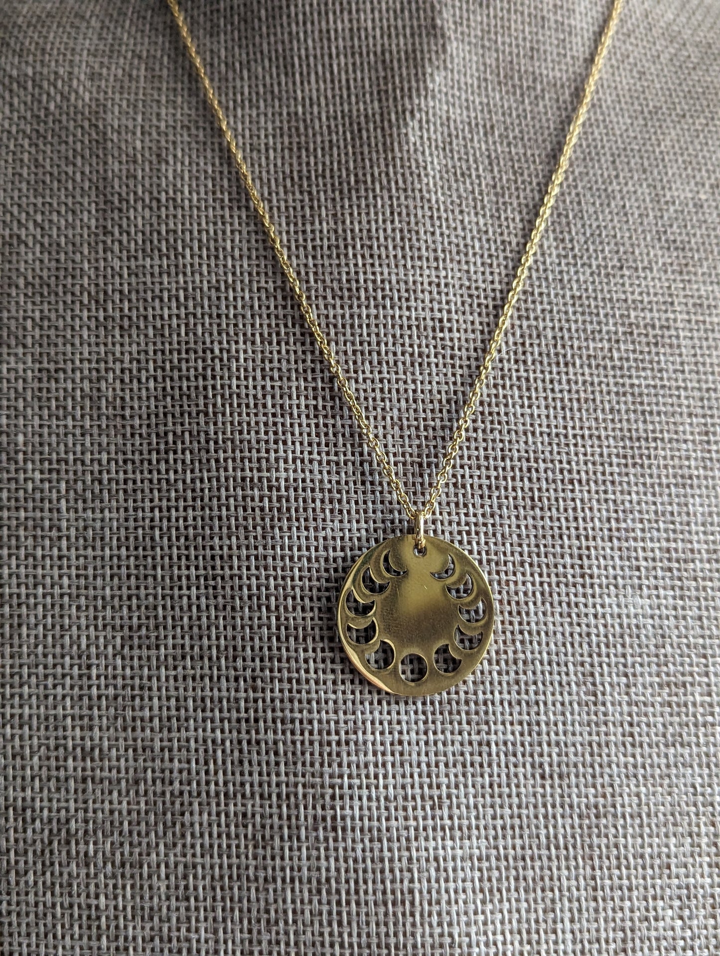Collar talismán de fase lunar (oro o plata)