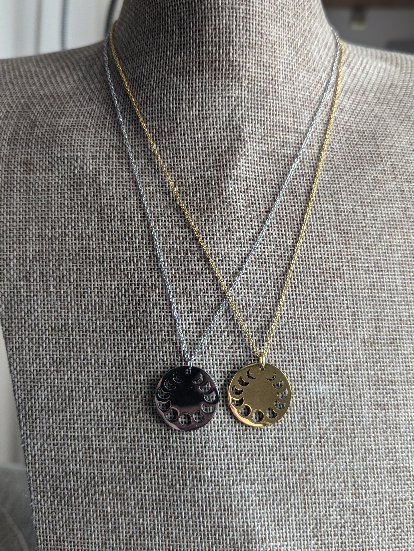 Collar talismán de fase lunar (oro o plata)