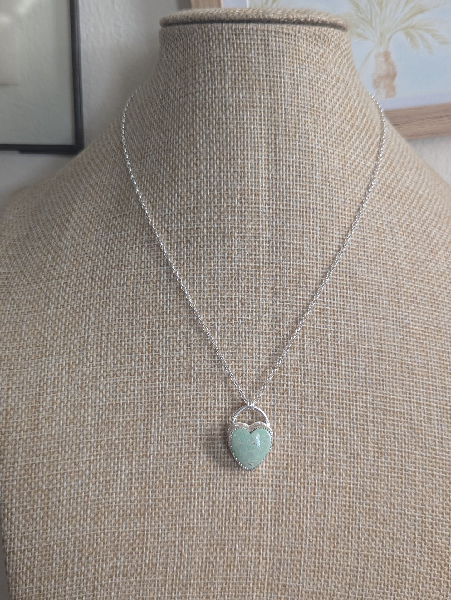 Collar de plata de ley con corazón de variscita