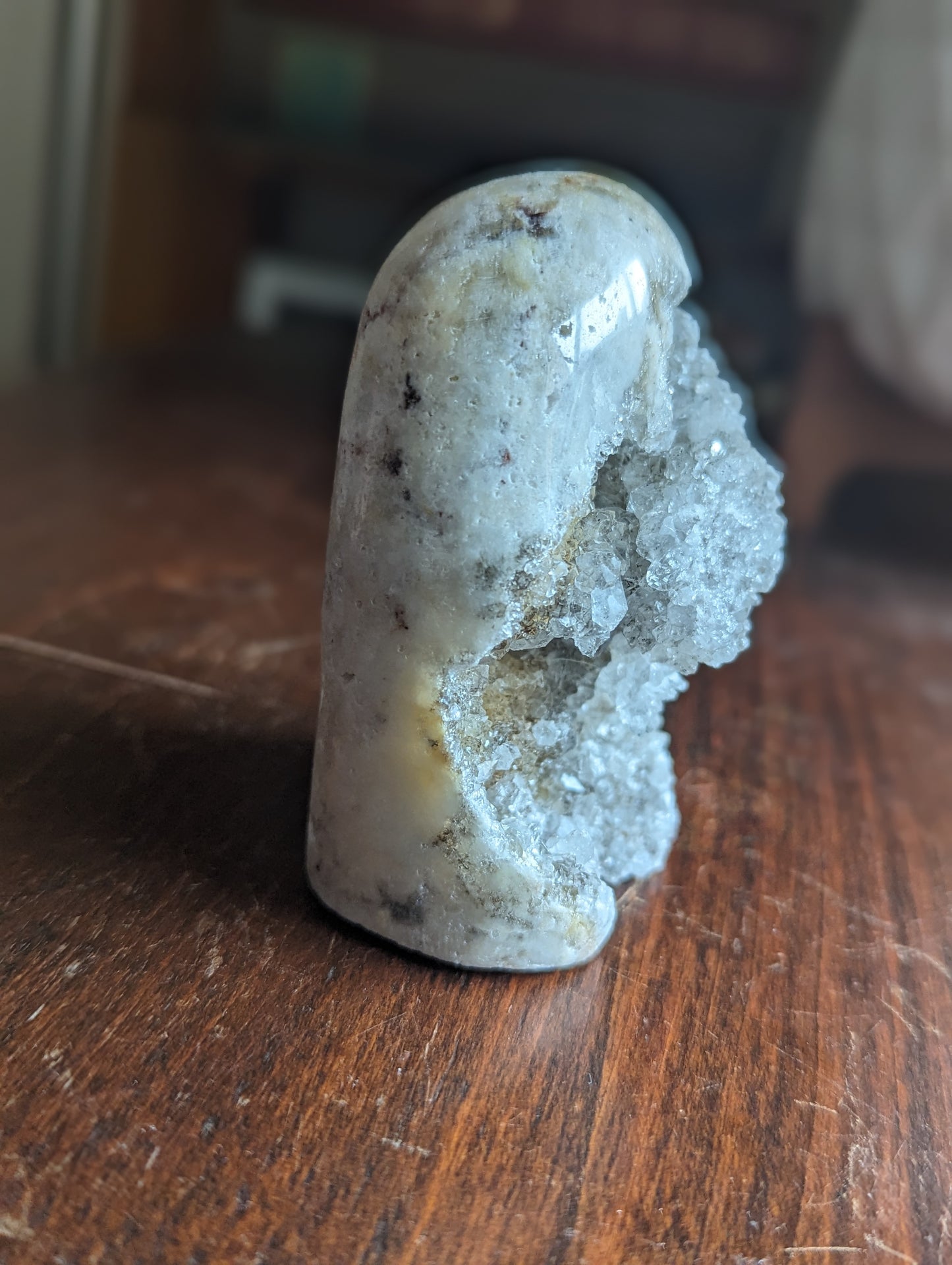 Huevo de cuarzo cristalino Druzy de bolsillo pulido