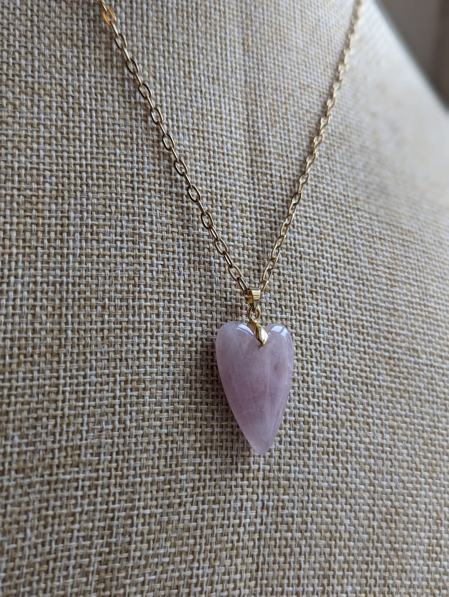 Colgante de corazón de cuarzo rosa (plata u oro) de acero inoxidable