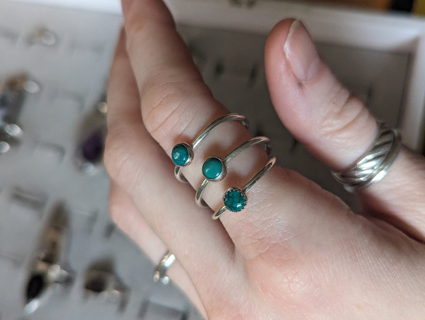 Anillo apilable de plata con turquesa Kingman de 5 mm (varios estilos disponibles) MTO