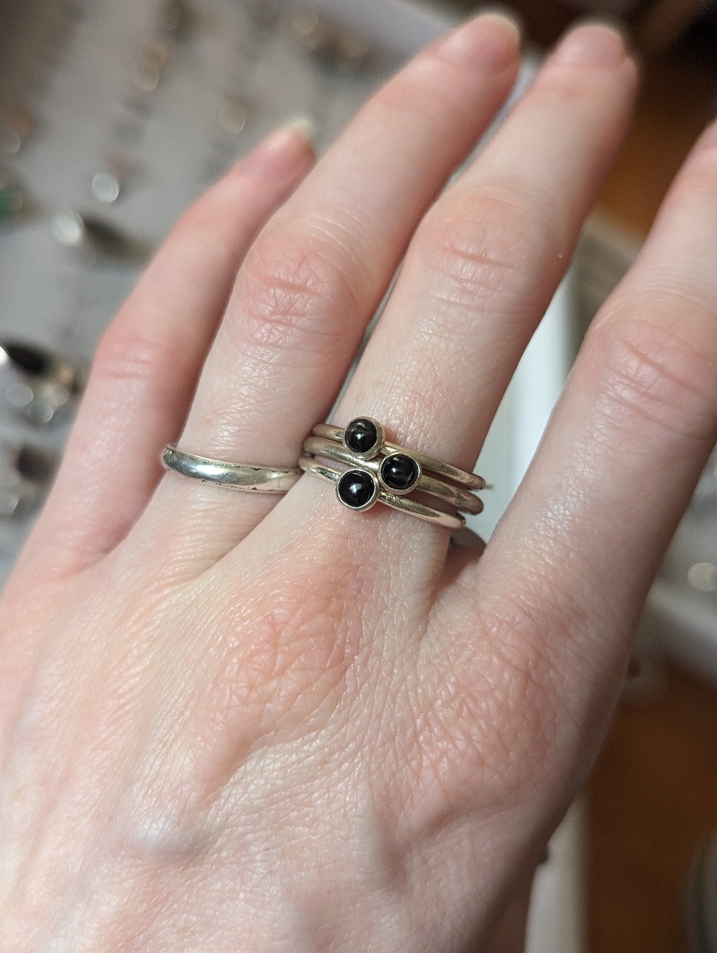 Anillo apilable de ónix de 4 mm (varios tamaños disponibles) MTO