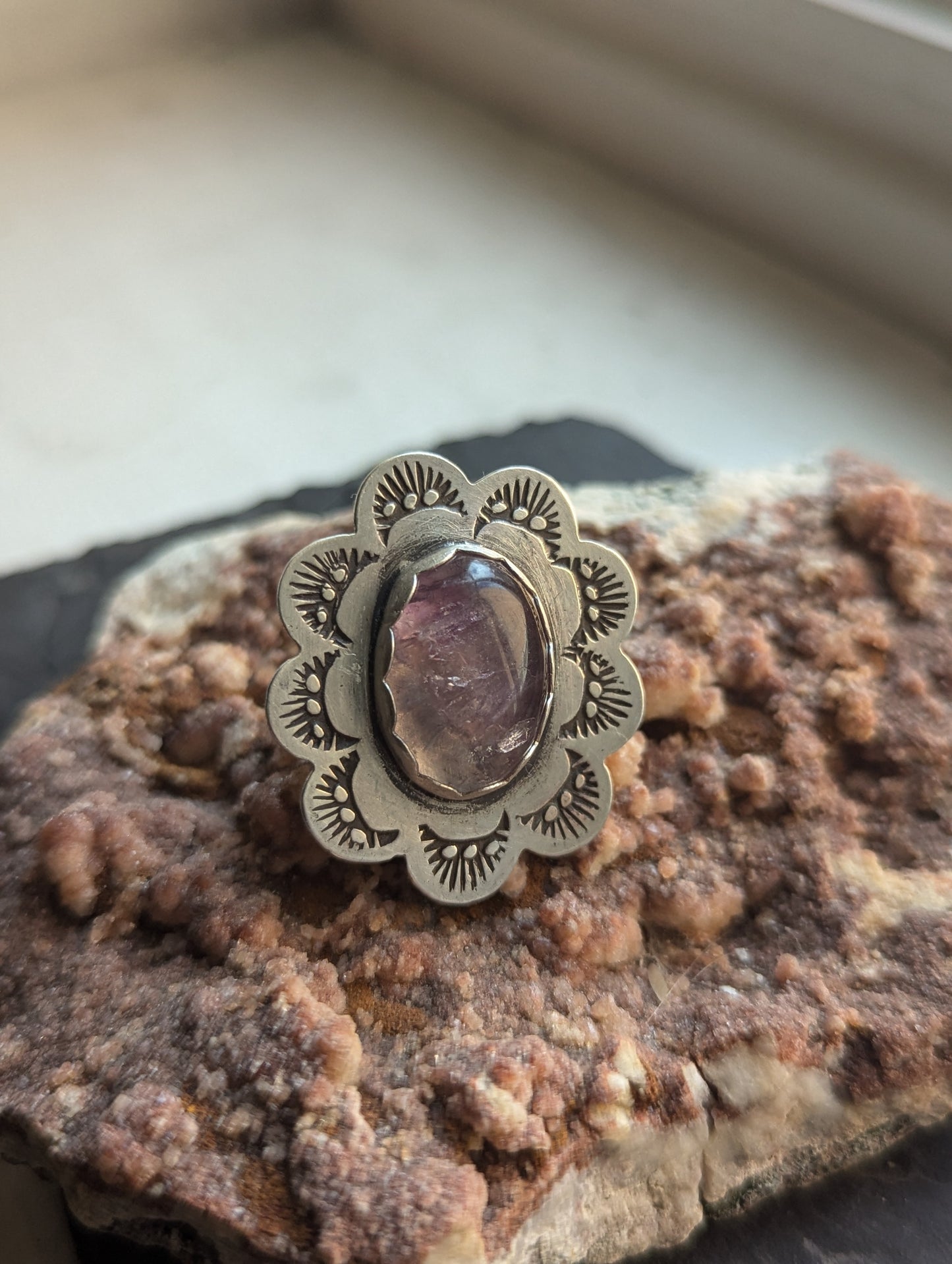Anillo de plata de ley con flor de fluorita - Talla 7.5
