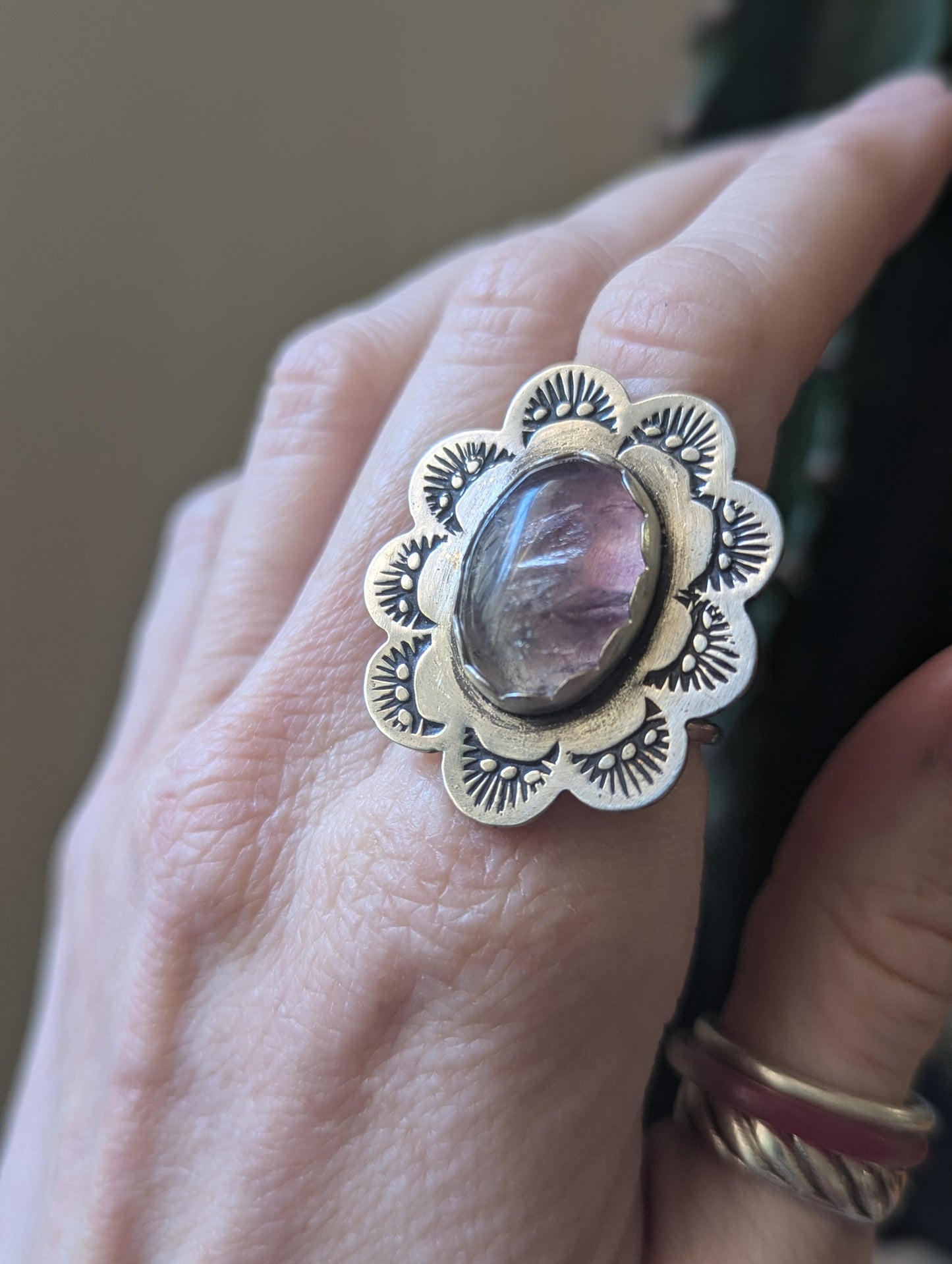 Anillo de plata de ley con flor de fluorita - Talla 7.5