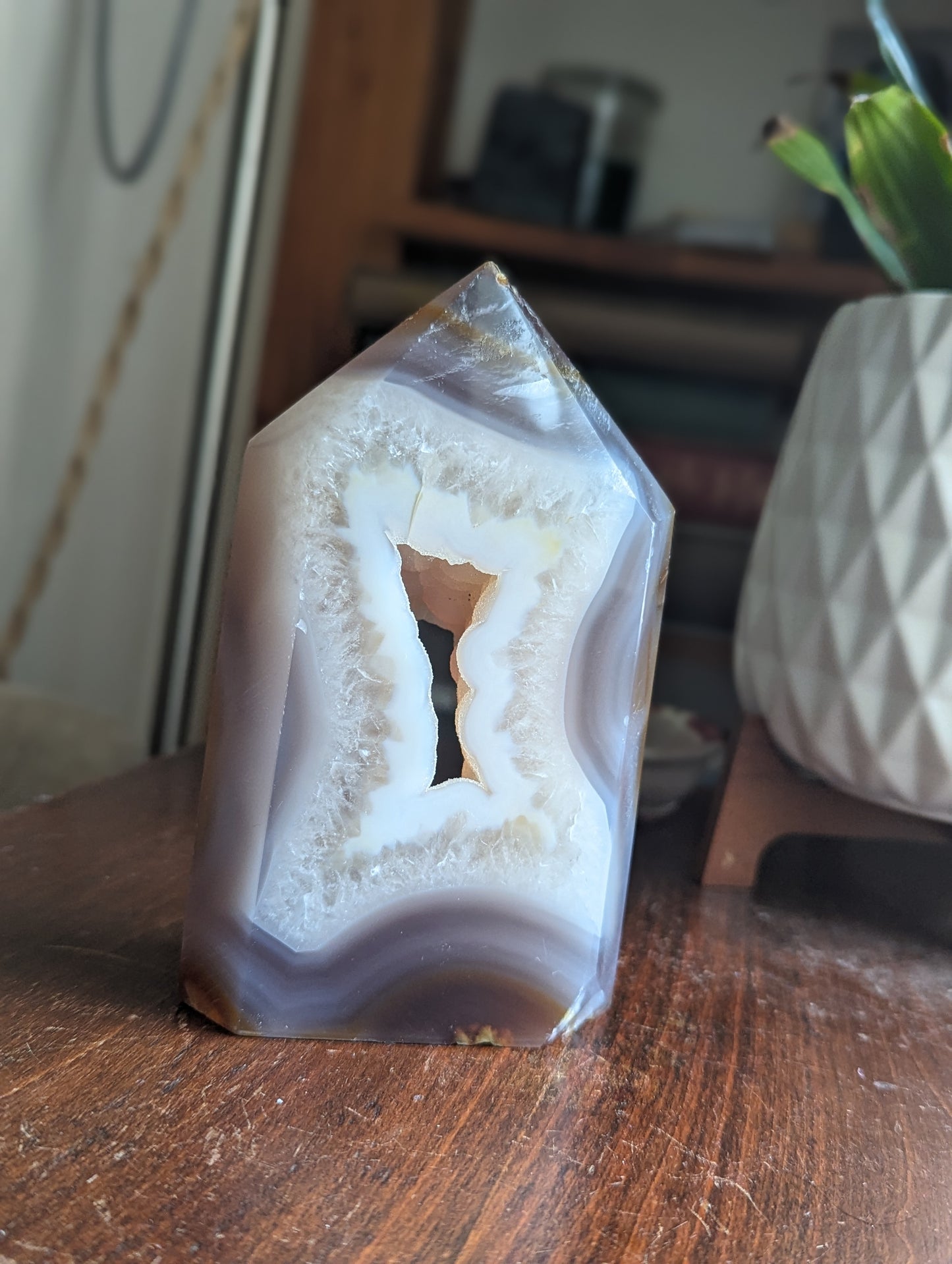 Torre de geoda con bolsillo druzy pulido - Marrón