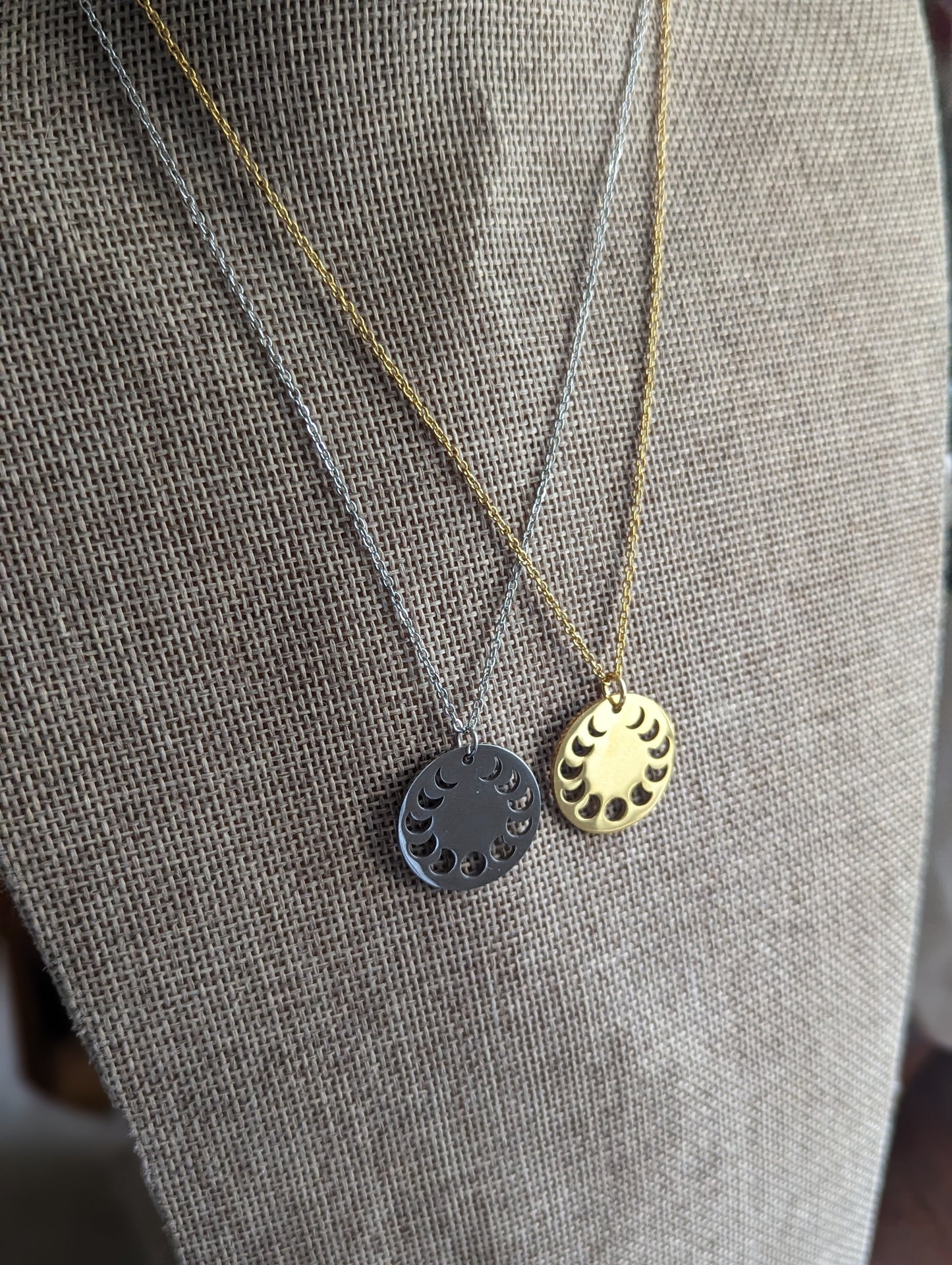 Collar talismán de fase lunar (oro o plata)
