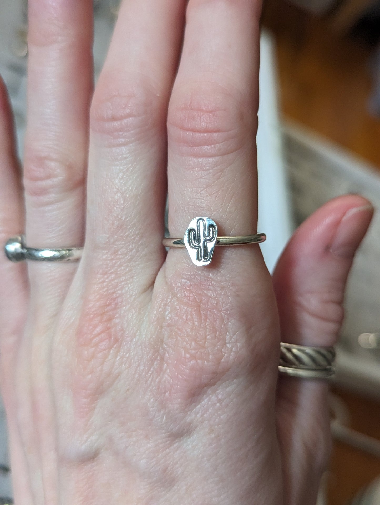 Anillo estampado de cactus (varios tamaños disponibles) MTO