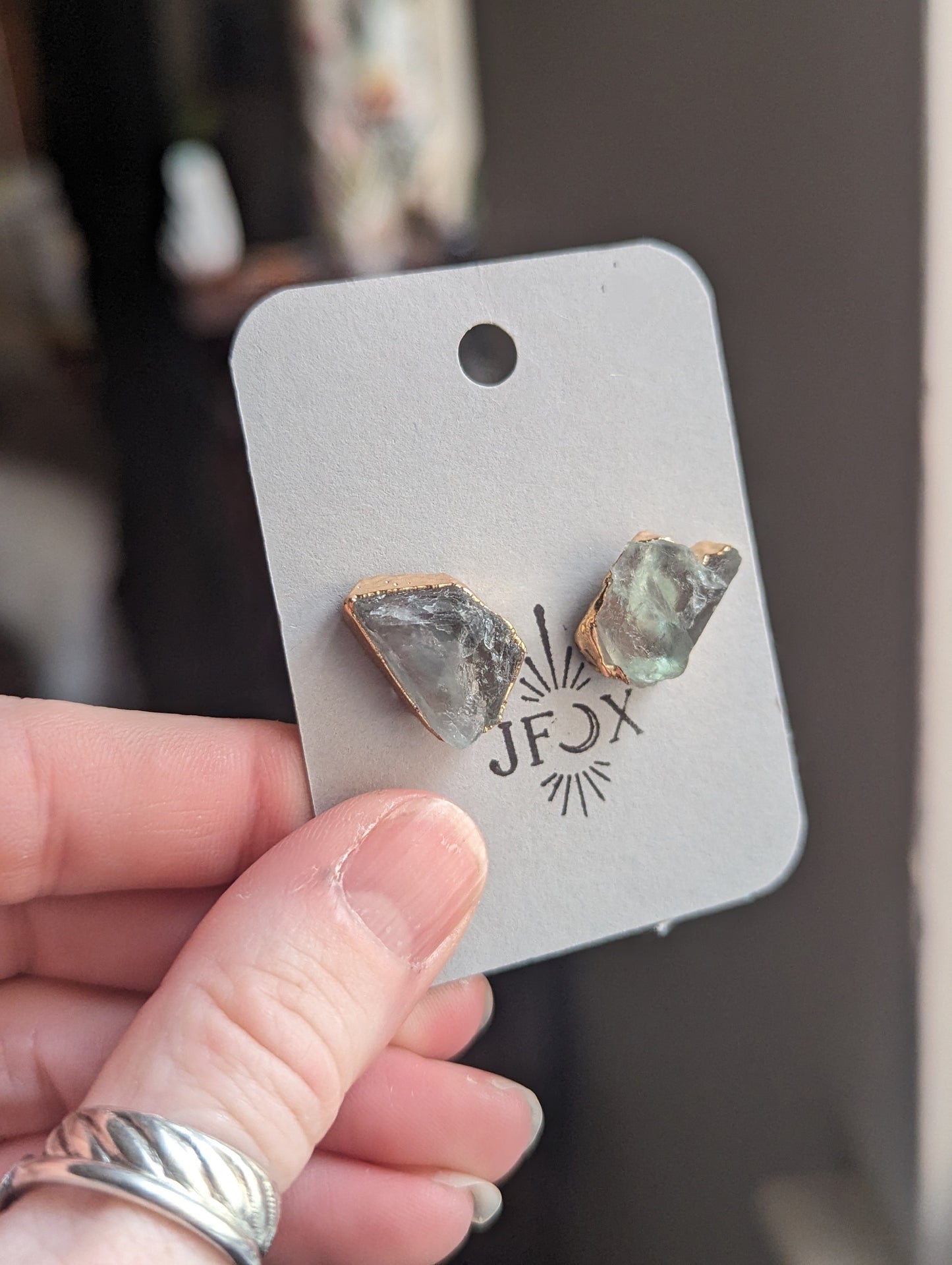 Pendientes de piedras preciosas en bruto (varios estilos disponibles)