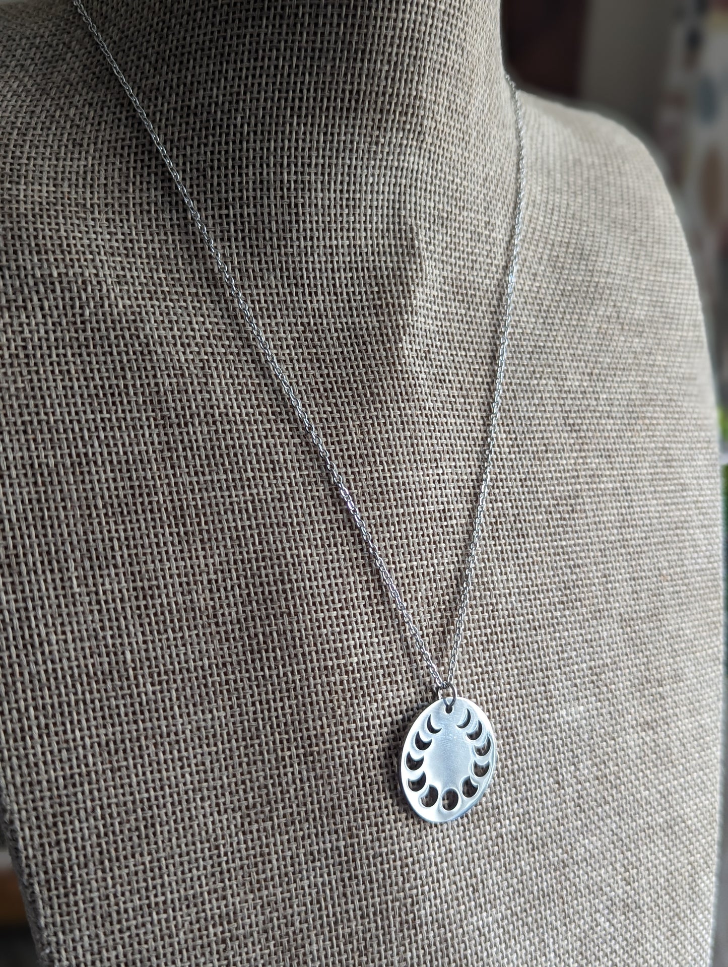Collar talismán de fase lunar (oro o plata)