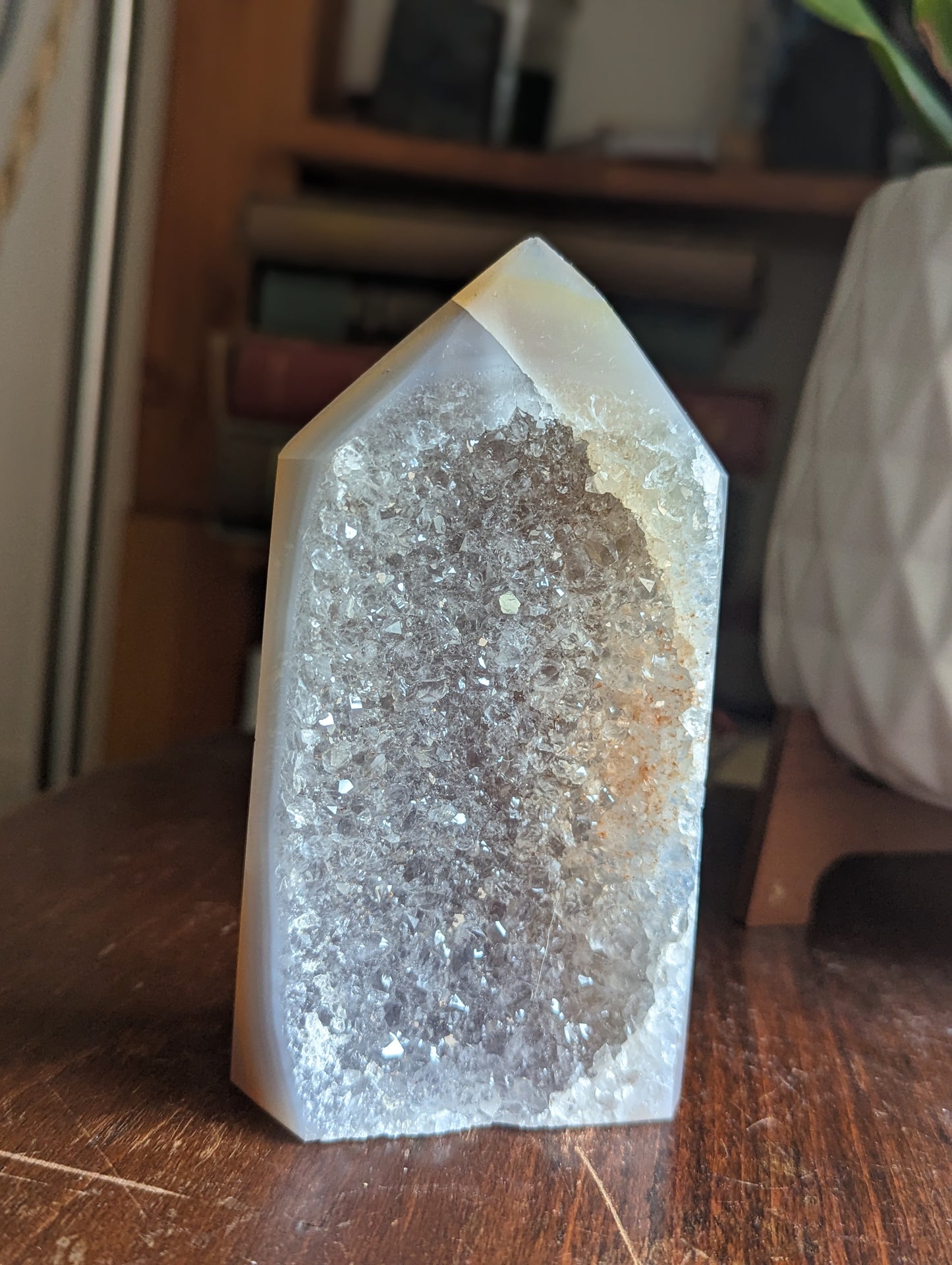 Torre de geoda de cristal druzy