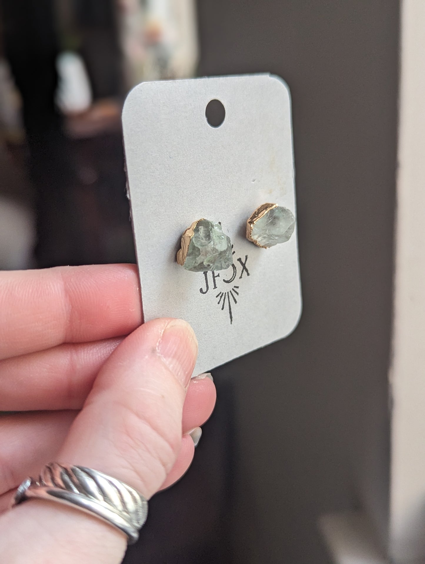 Pendientes de piedras preciosas en bruto (varios estilos disponibles)