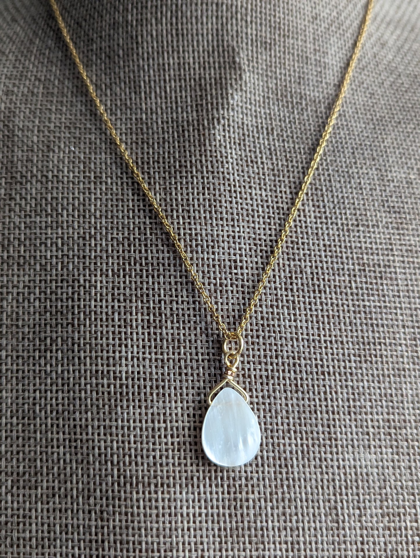 Collar de lágrima de madreperla (varias opciones)