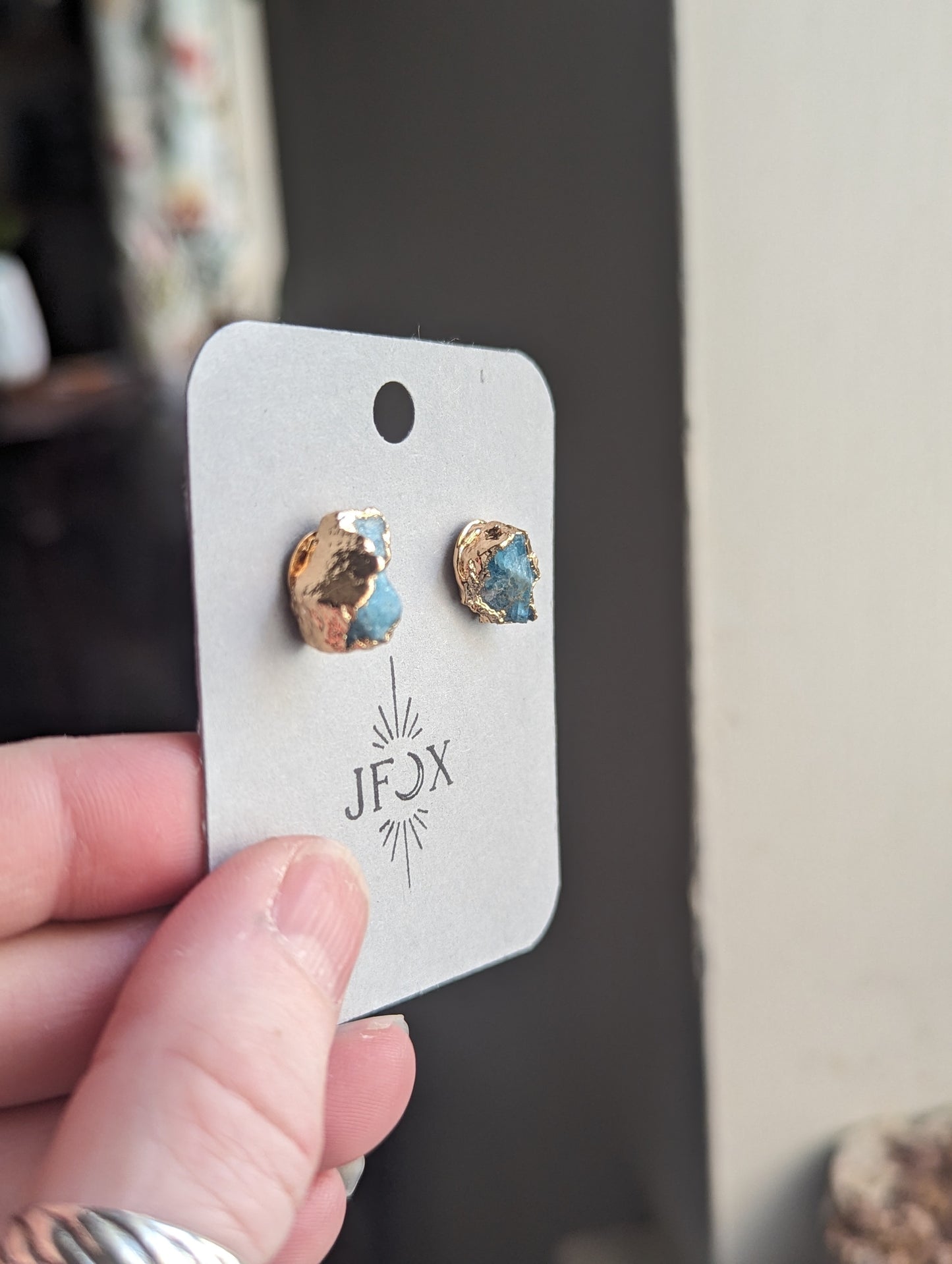 Pendientes de piedras preciosas en bruto (varios estilos disponibles)