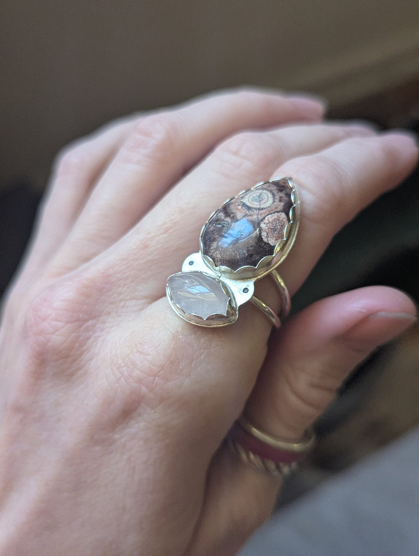 Anillo de plata de ley con riolita y calcedonia lavanda - Talla 7
