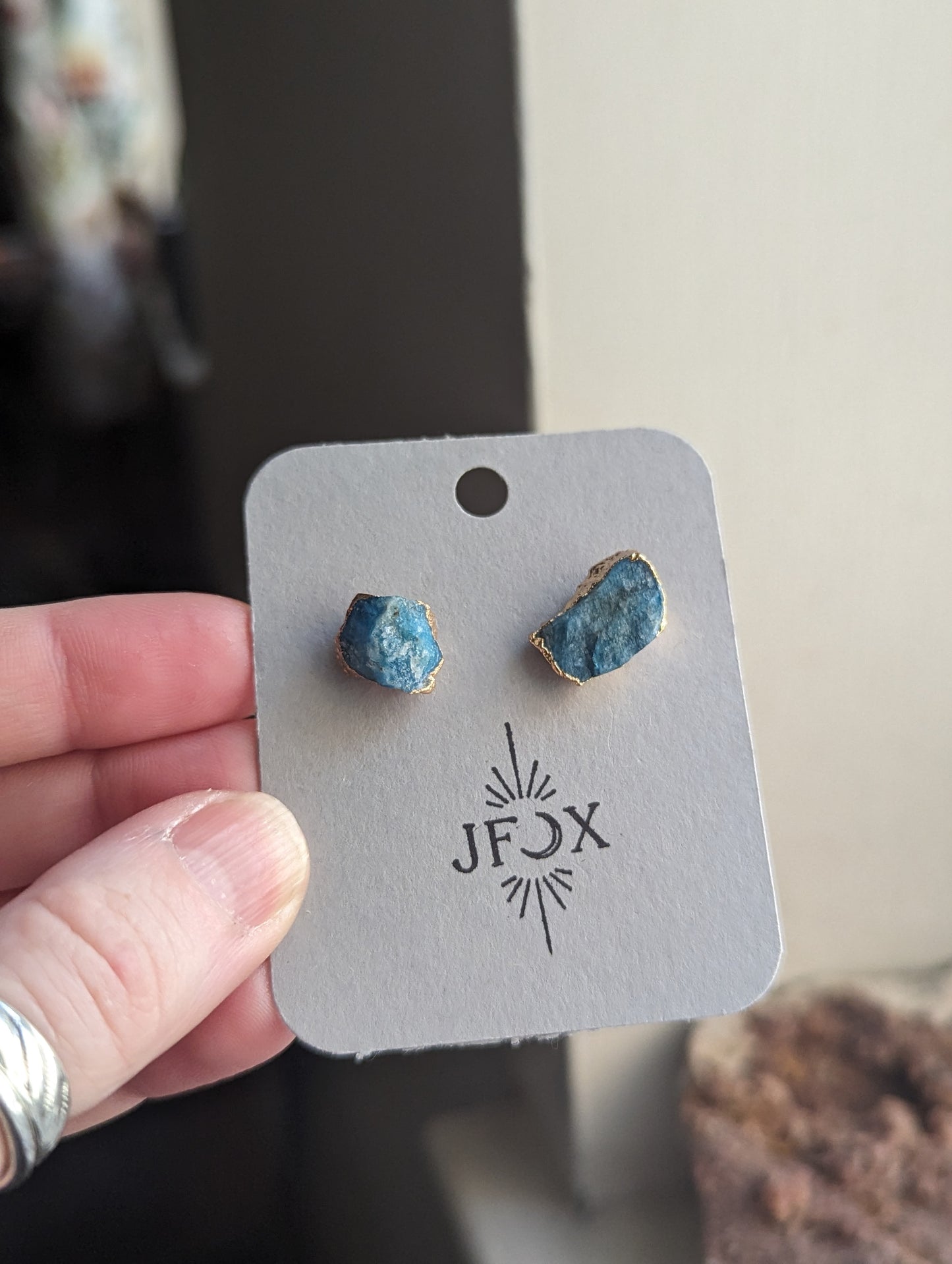 Pendientes de piedras preciosas en bruto (varios estilos disponibles)