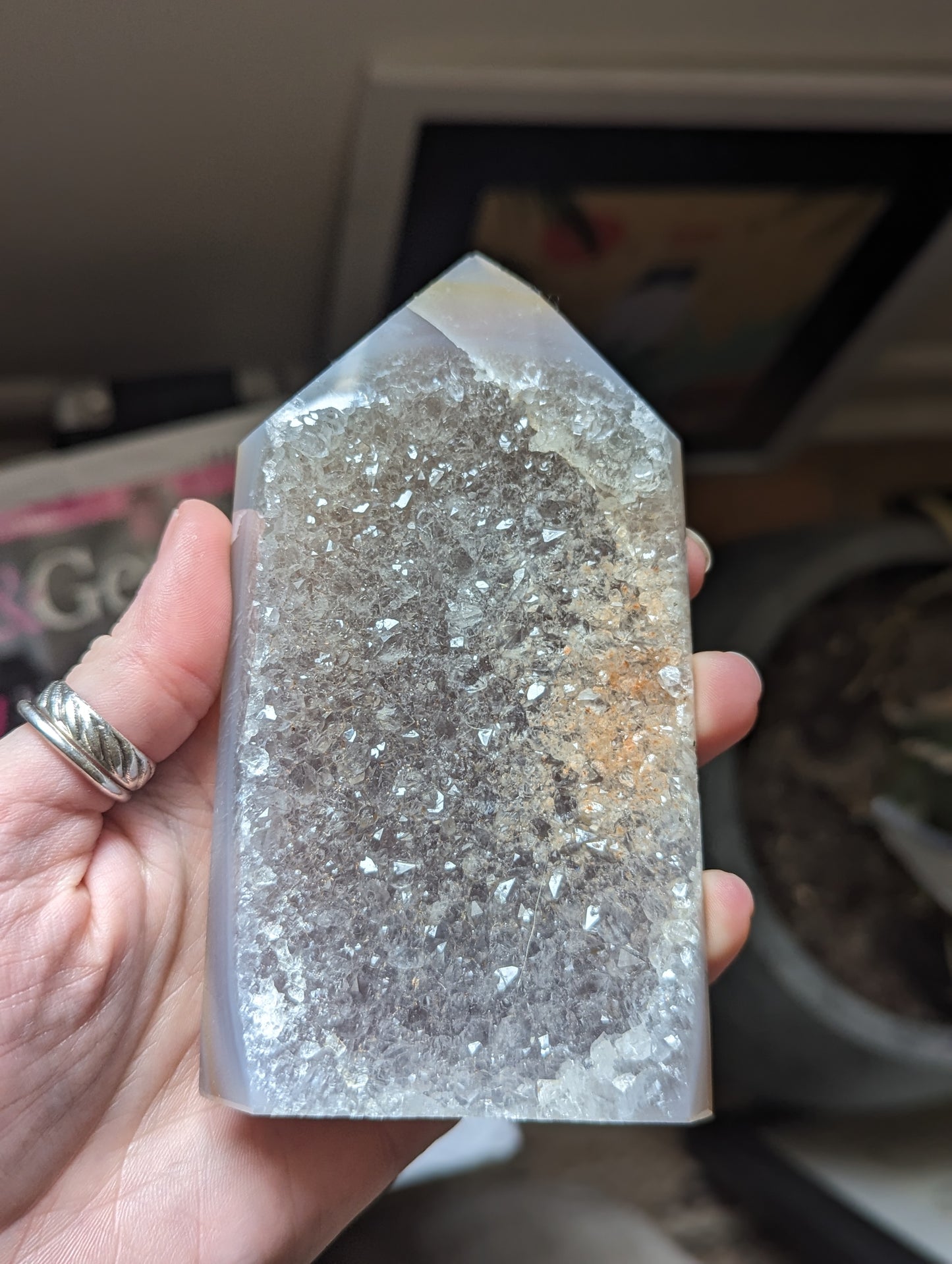 Torre de geoda de cristal druzy