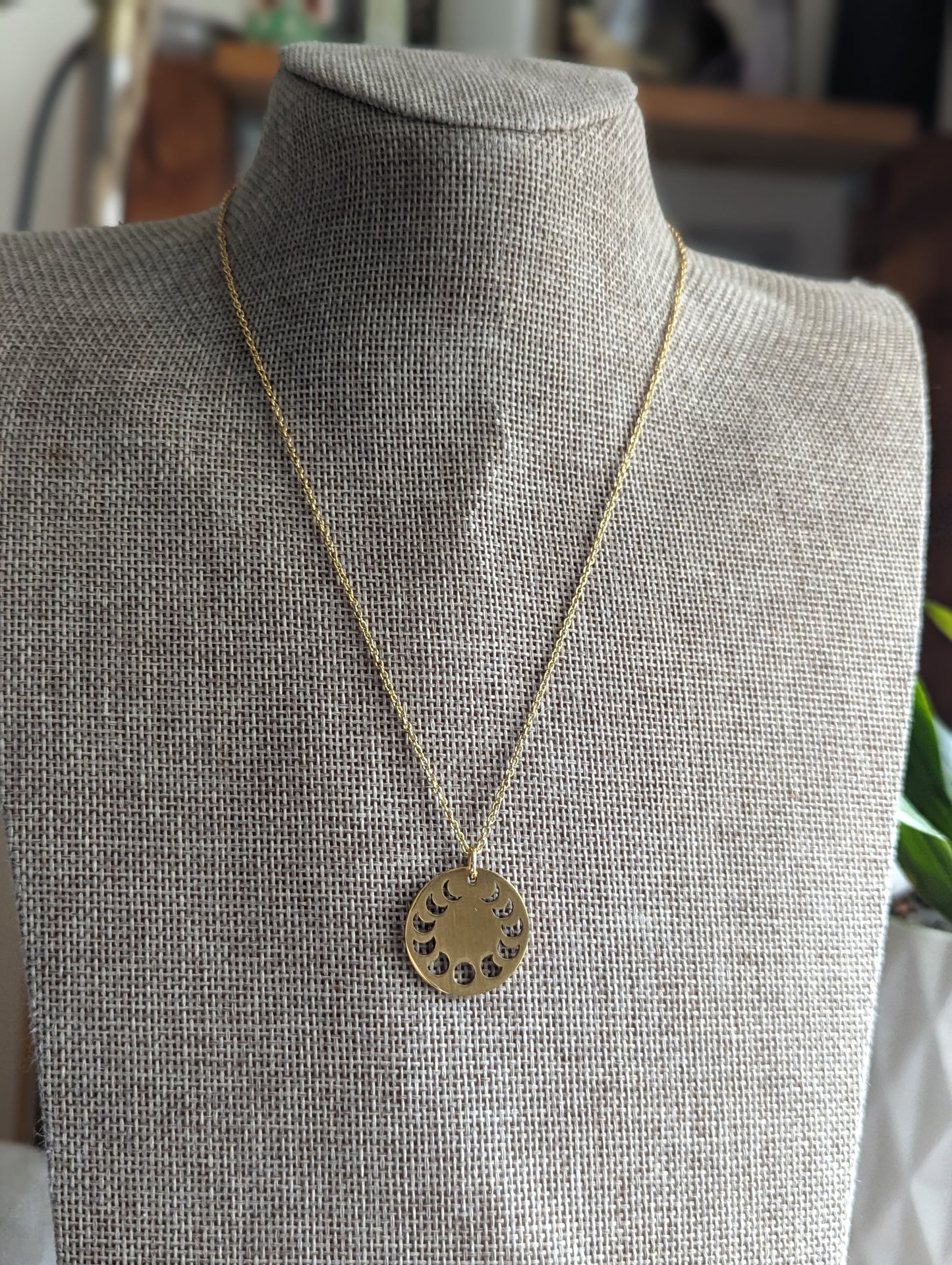 Collar talismán de fase lunar (oro o plata)