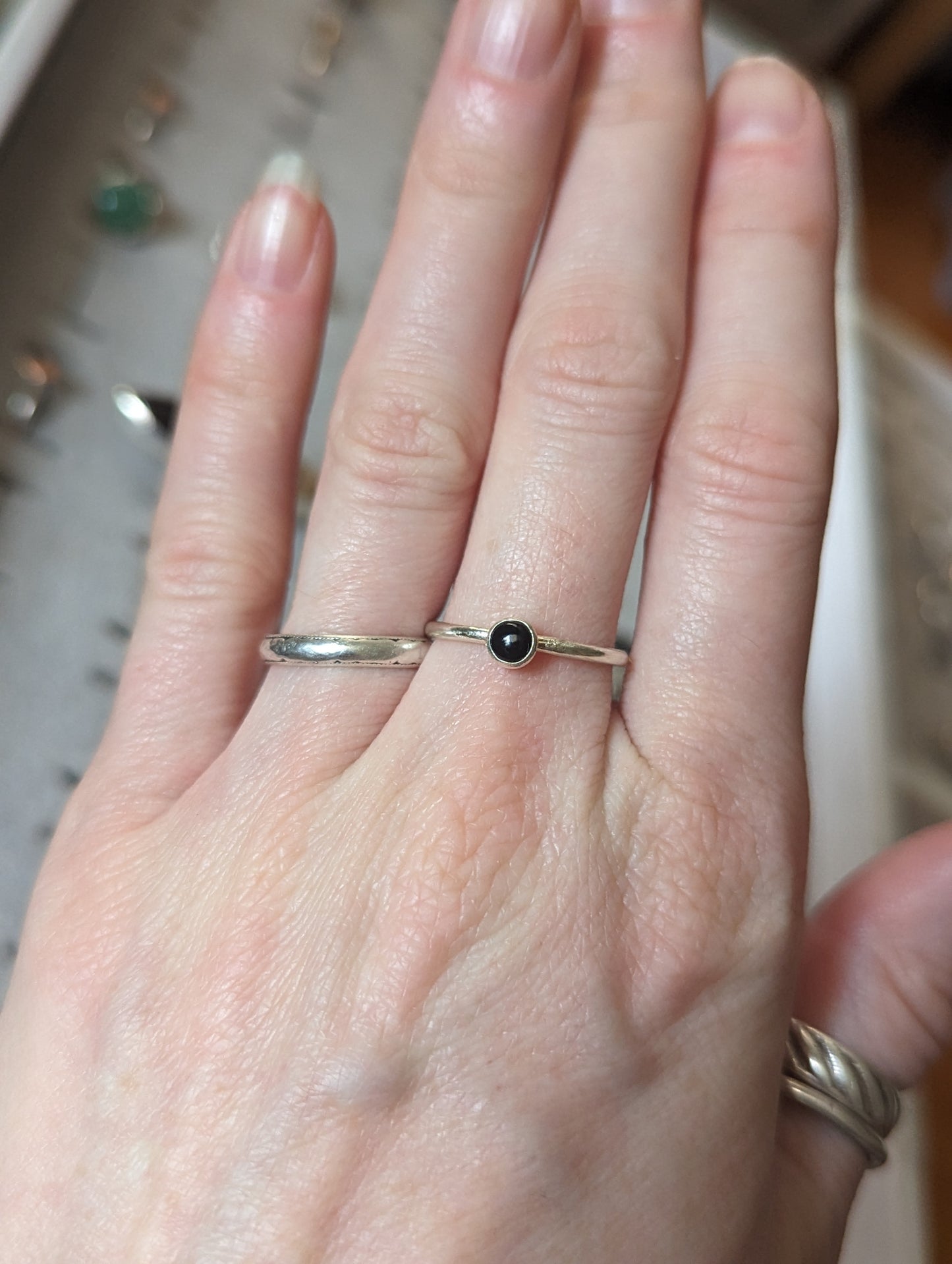 Anillo apilable de ónix de 4 mm (varios tamaños disponibles) MTO