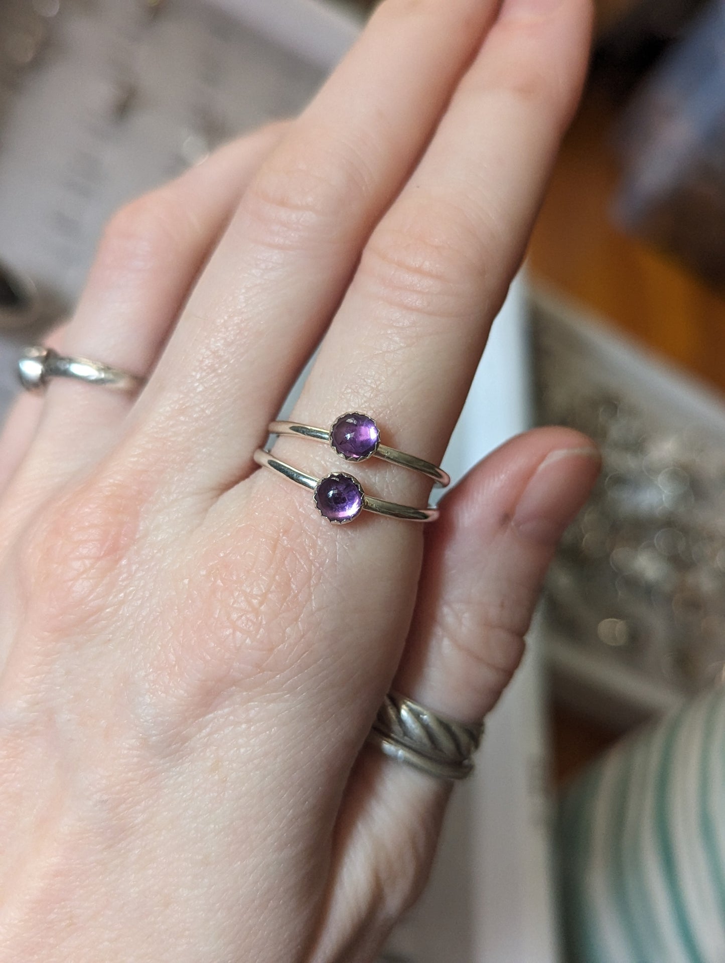 Anillo de plata de ley con amatista de 5 mm (varios tamaños disponibles MTO)