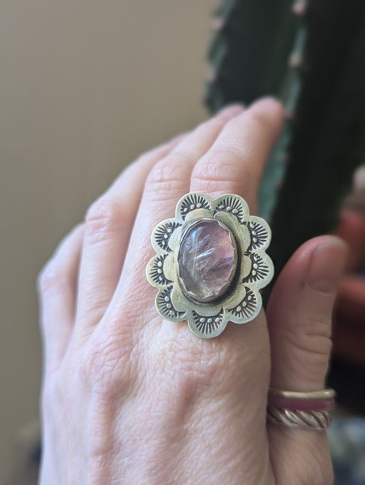 Anillo de plata de ley con flor de fluorita - Talla 7.5