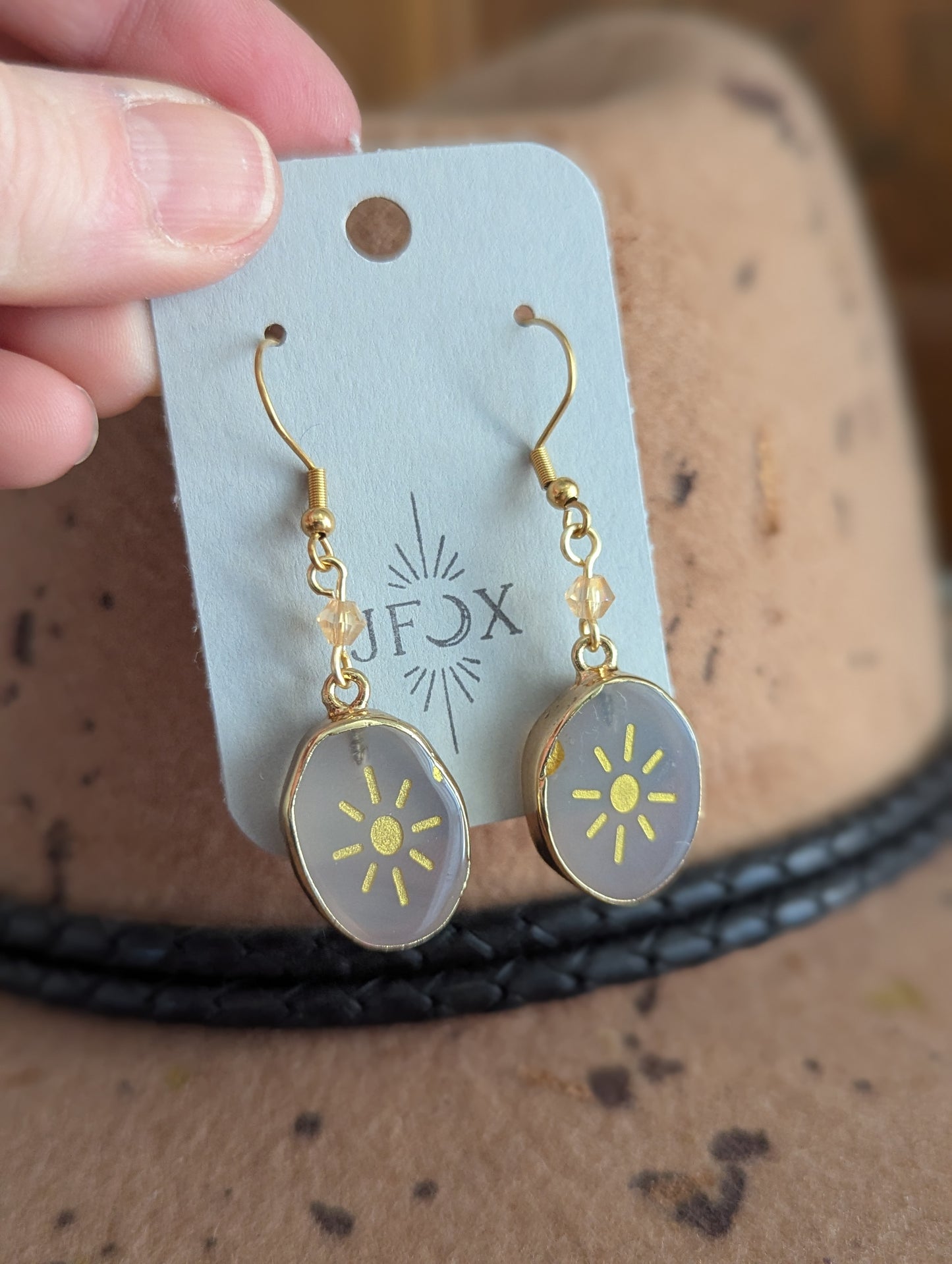 Pendientes de sol de ágata grabada
