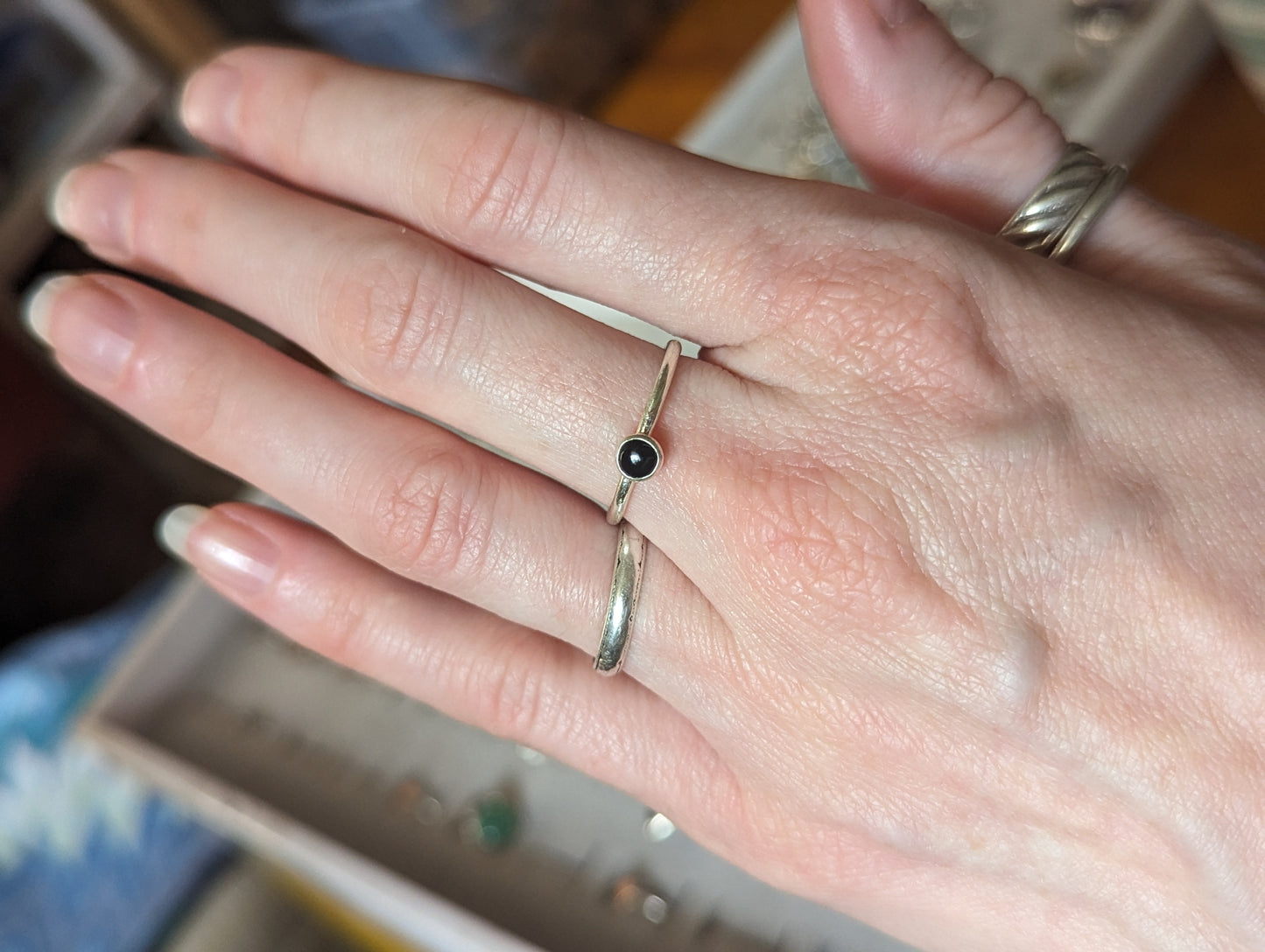 Anillo apilable de ónix de 4 mm (varios tamaños disponibles) MTO