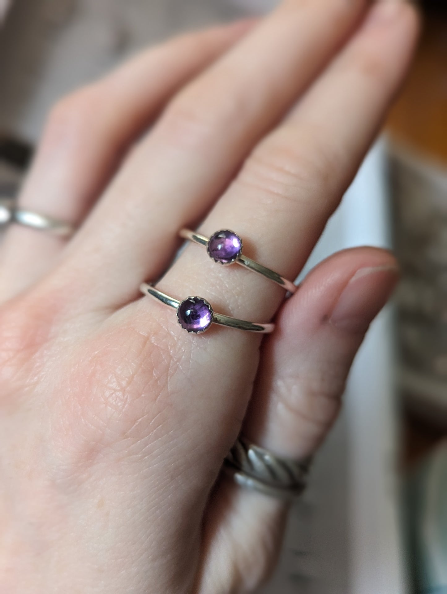 Anillo de plata de ley con amatista de 5 mm (varios tamaños disponibles MTO)