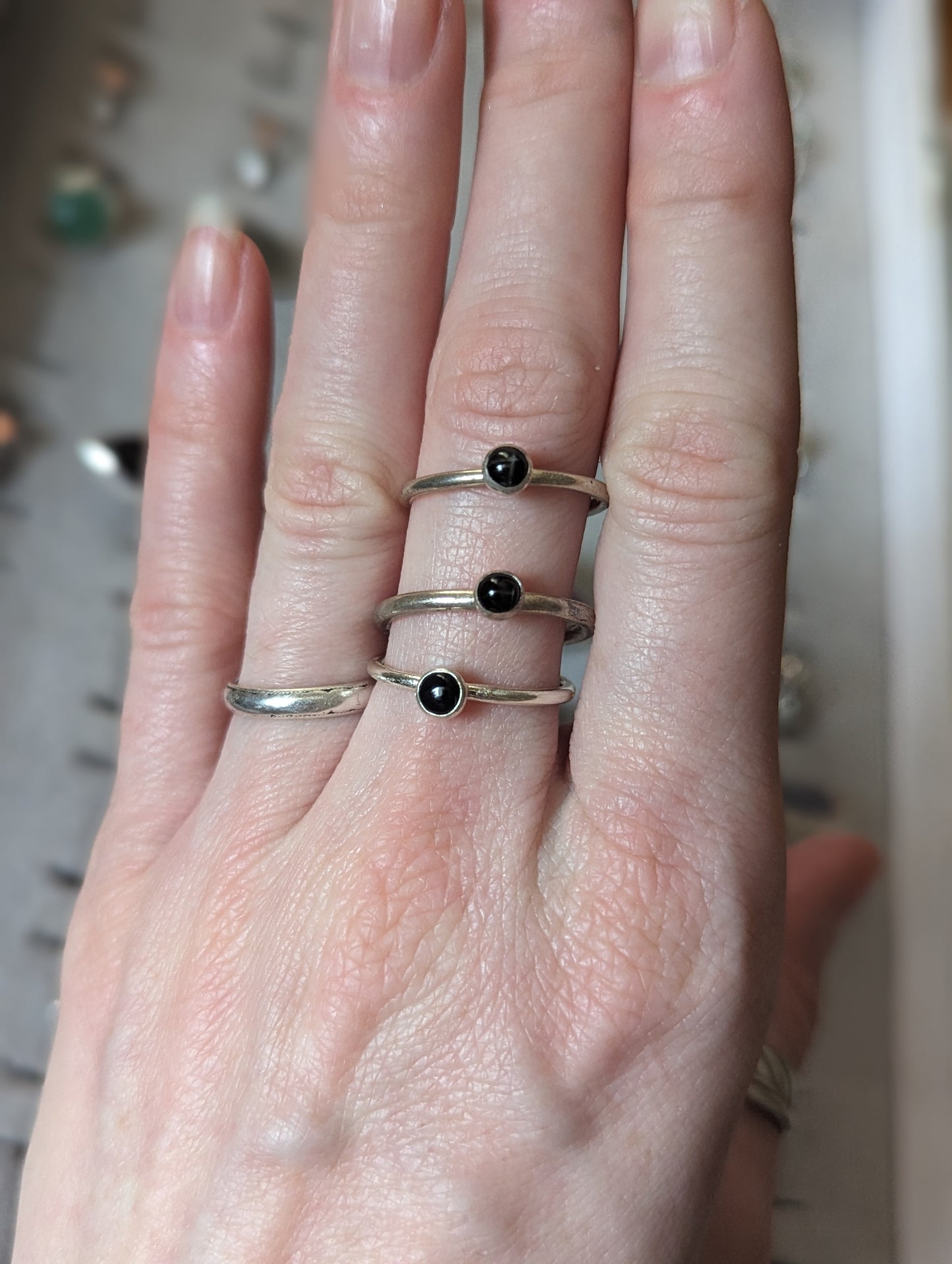 Anillo apilable de ónix de 4 mm (varios tamaños disponibles) MTO
