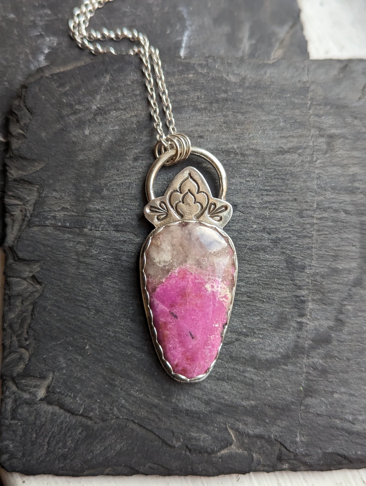 Cobalto Calcite Stamped Sterling Silver Necklace