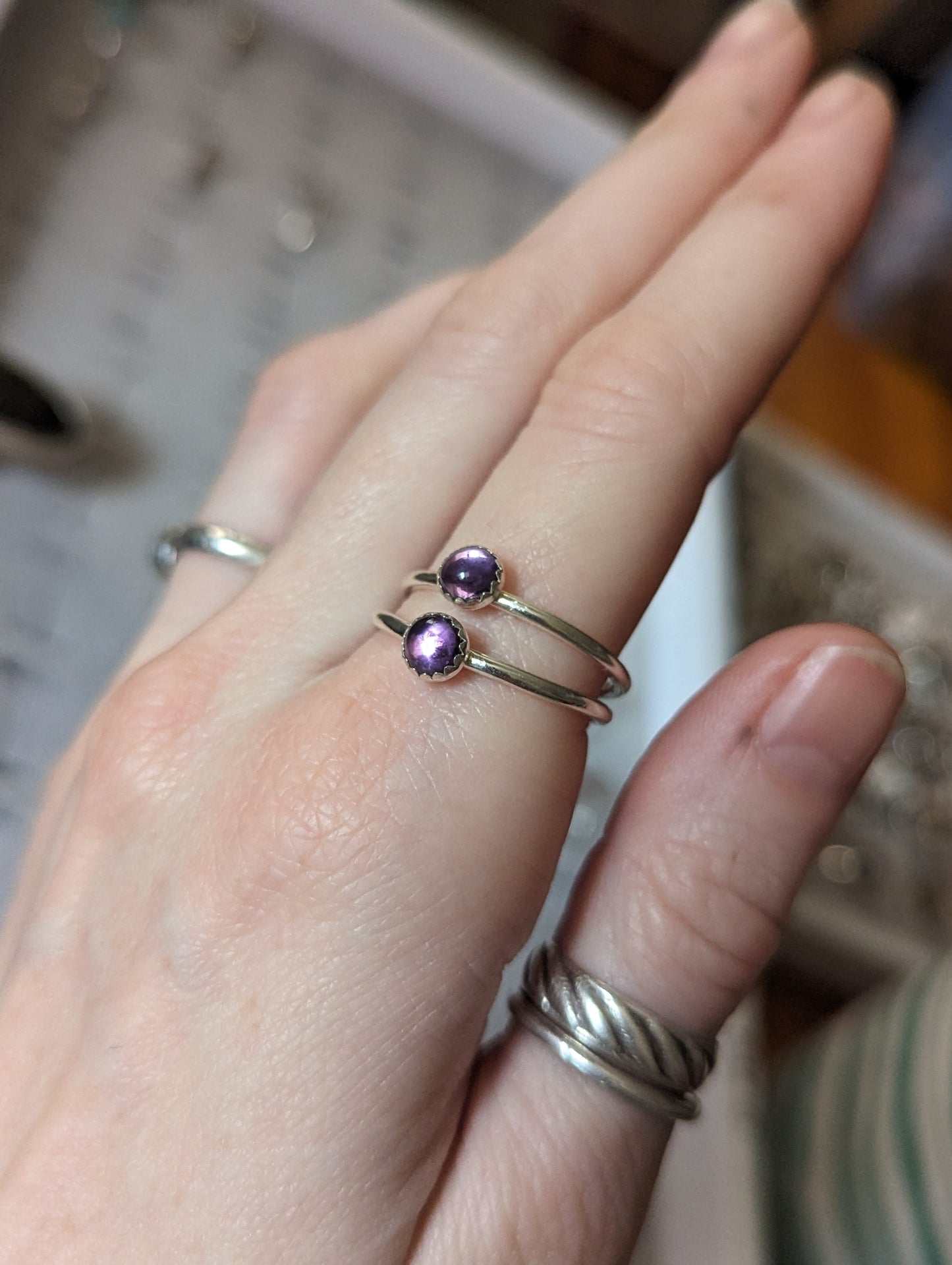 Anillo de plata de ley con amatista de 5 mm (varios tamaños disponibles MTO)