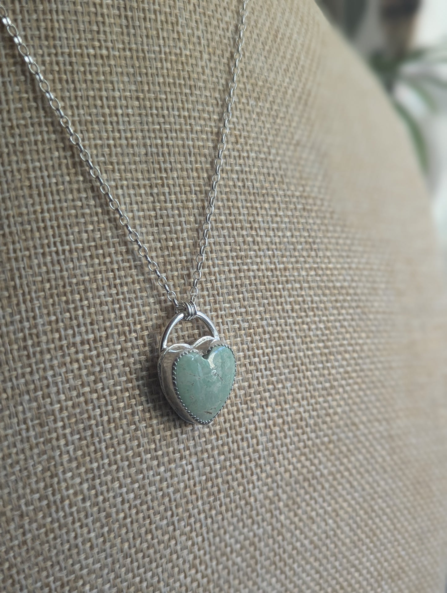 Collar de plata de ley con corazón de variscita