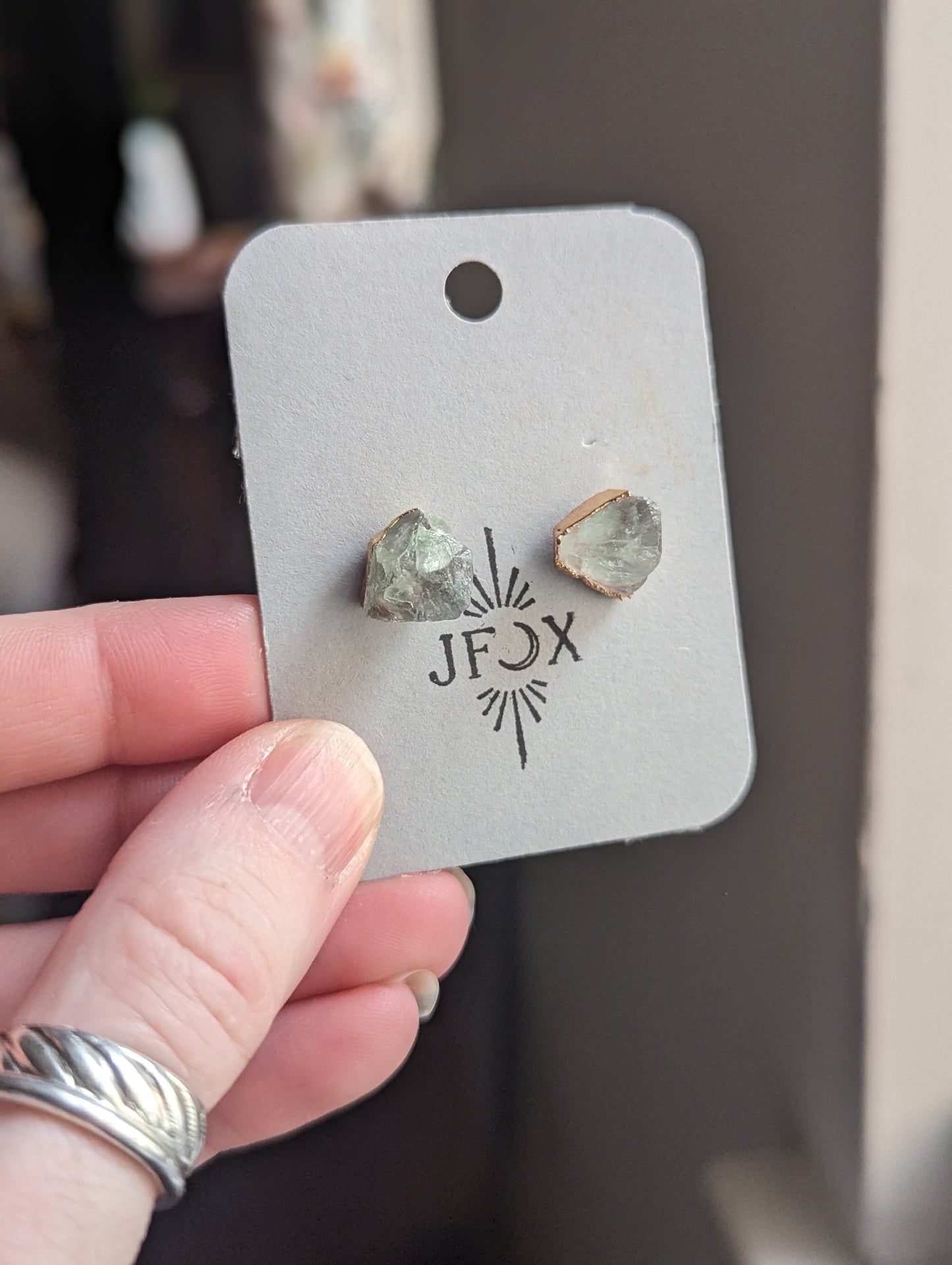 Pendientes de piedras preciosas en bruto (varios estilos disponibles)