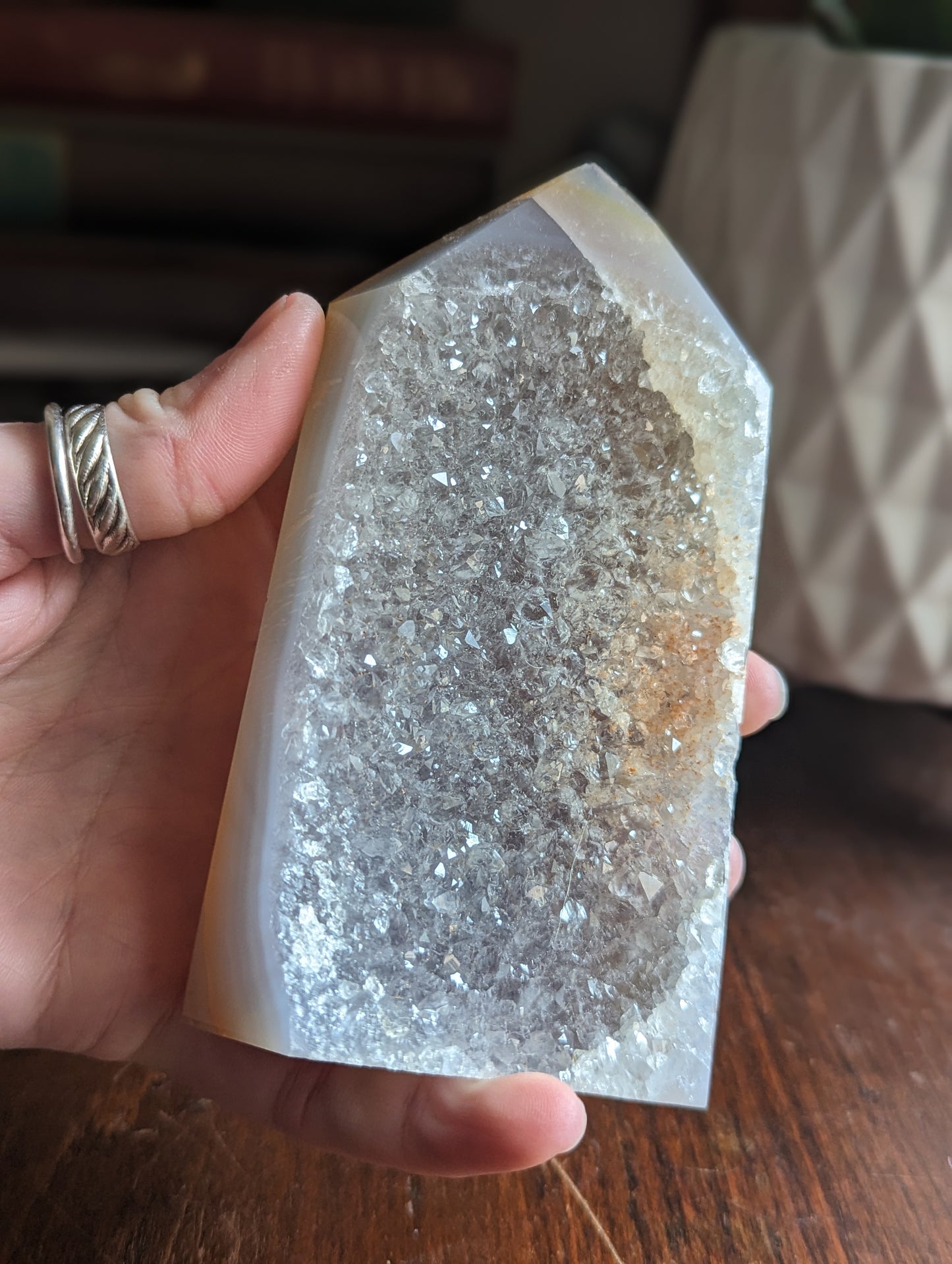 Torre de geoda de cristal druzy