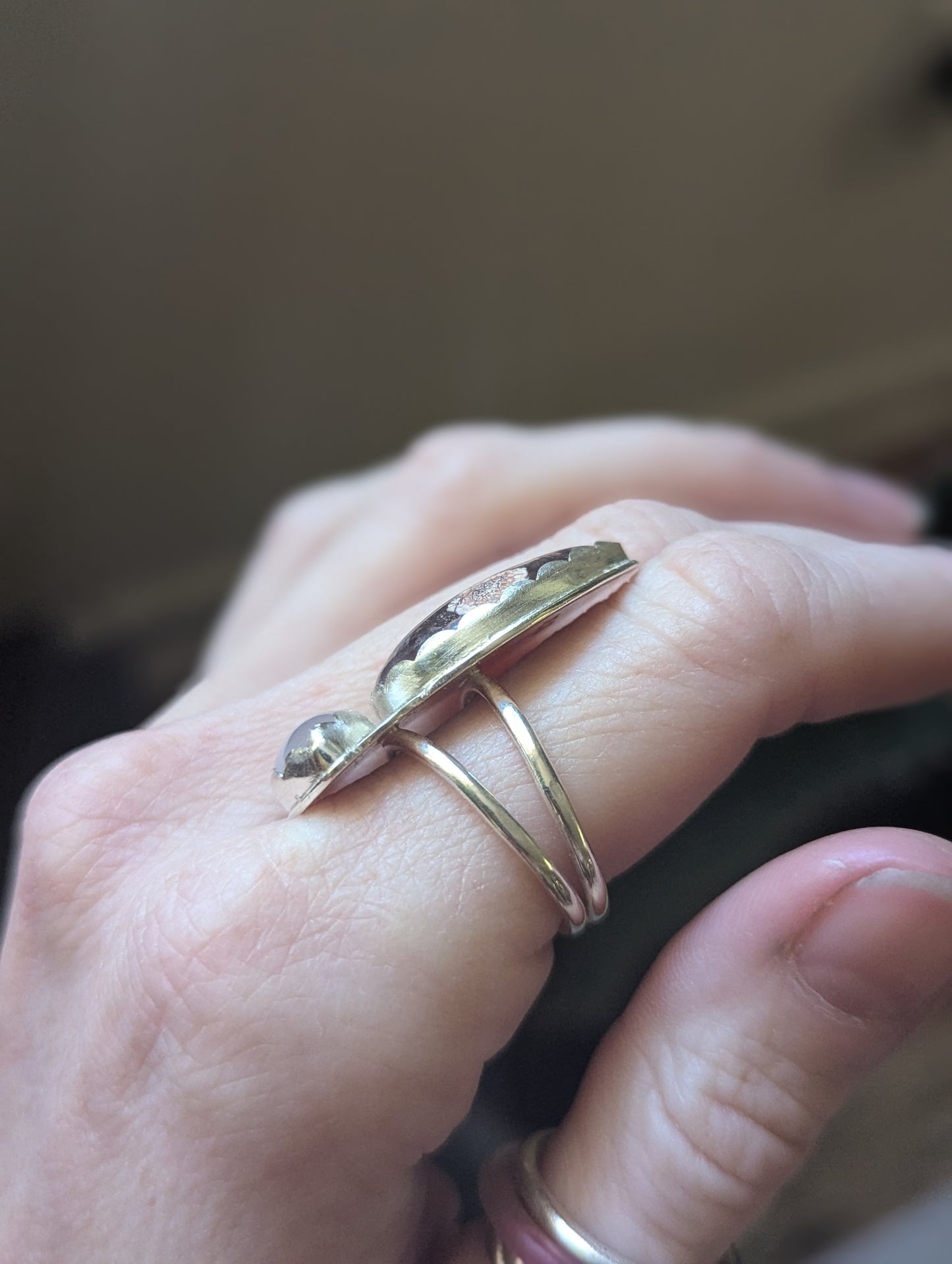 Anillo de plata de ley con riolita y calcedonia lavanda - Talla 7