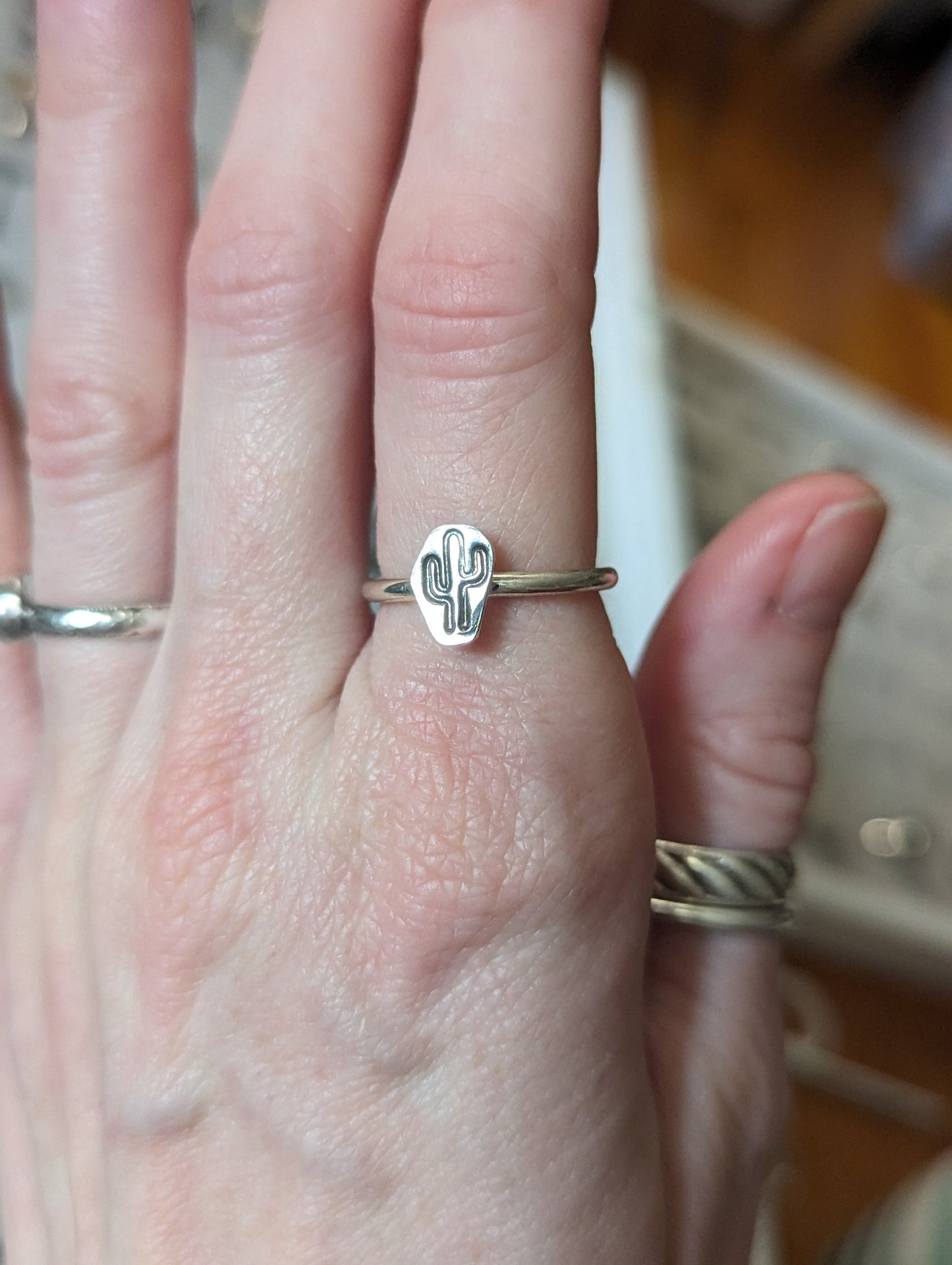 Anillo estampado de cactus (varios tamaños disponibles) MTO