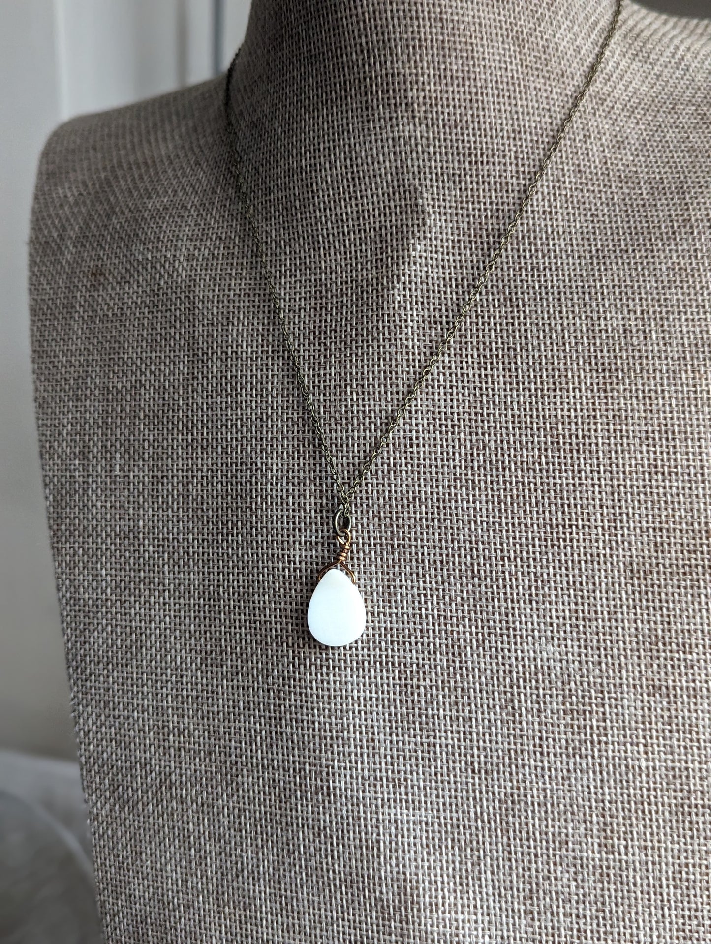 Collar de lágrima de madreperla (varias opciones)