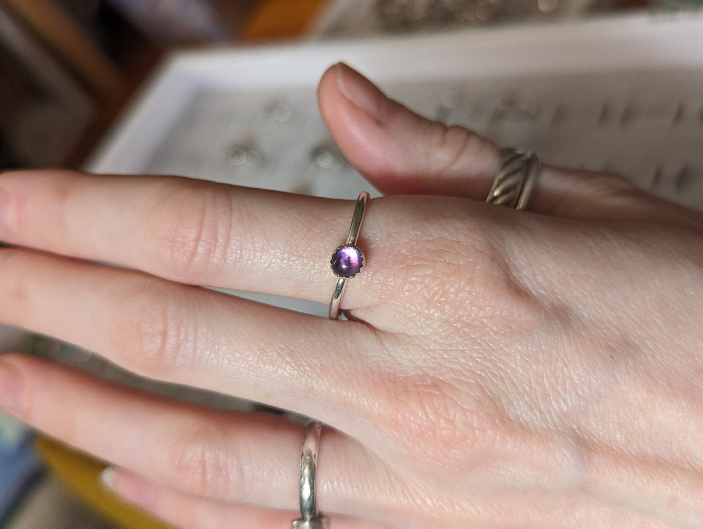 Anillo de plata de ley con amatista de 5 mm (varios tamaños disponibles MTO)