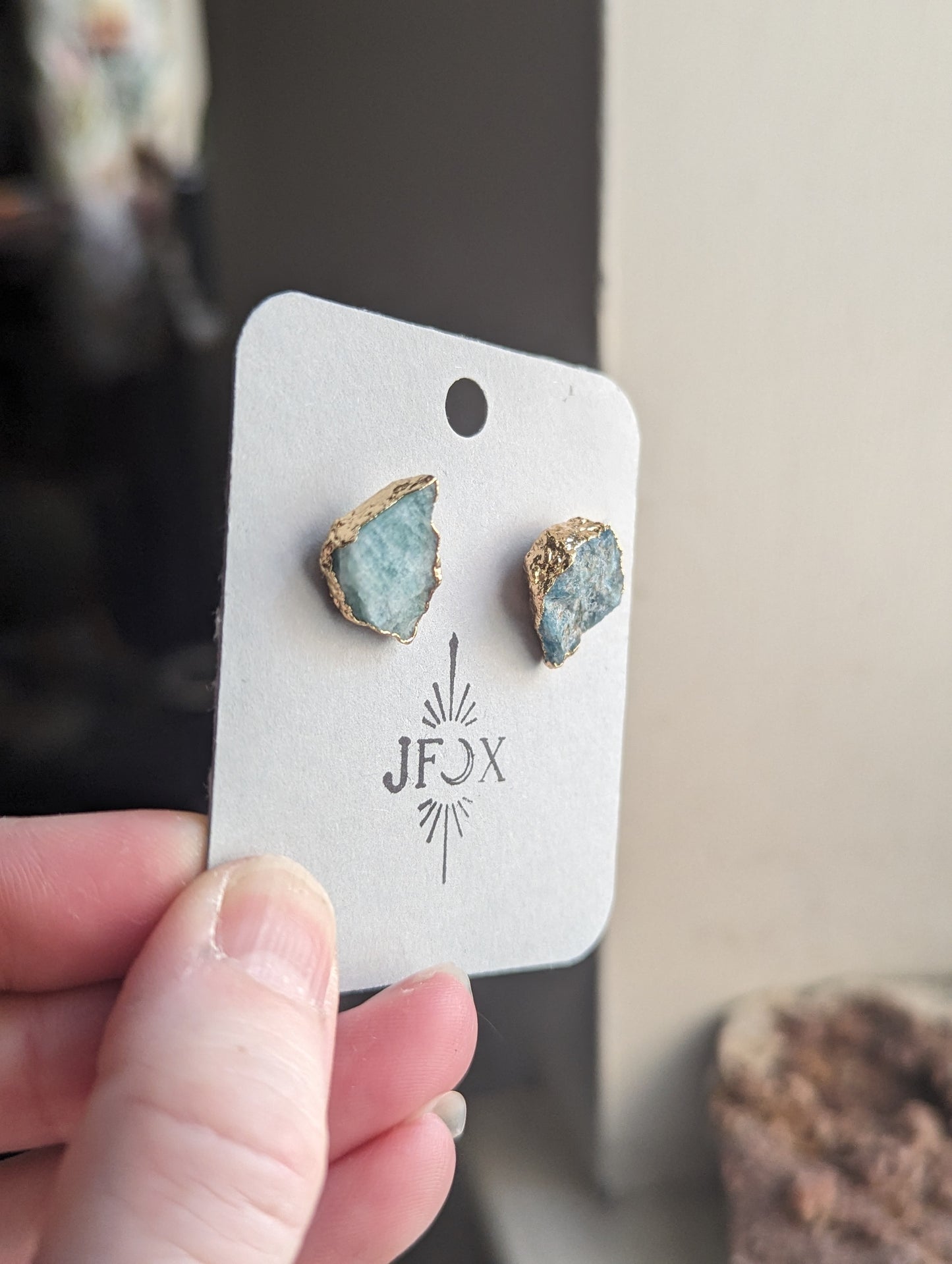 Pendientes de piedras preciosas en bruto (varios estilos disponibles)