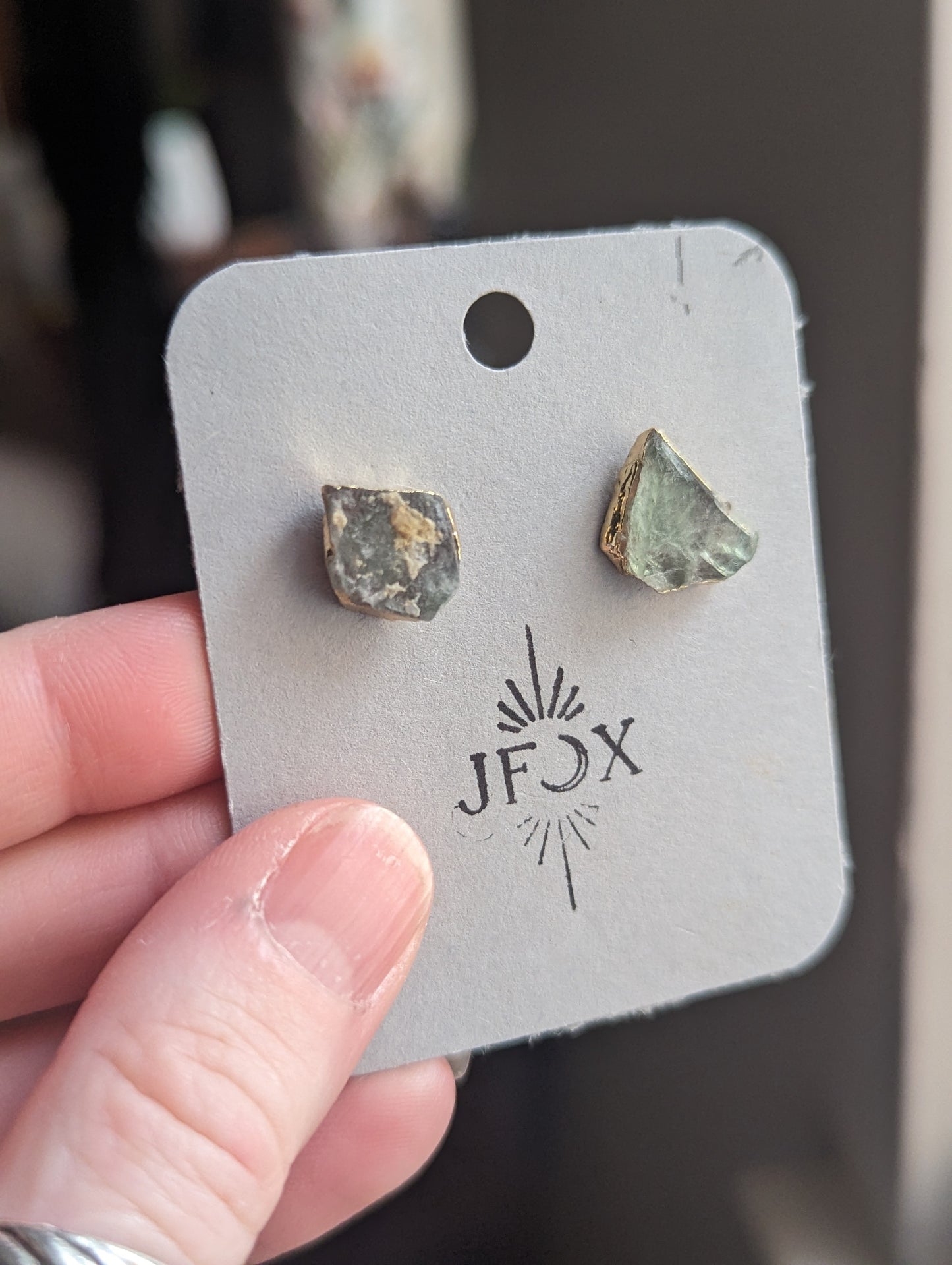 Pendientes de piedras preciosas en bruto (varios estilos disponibles)