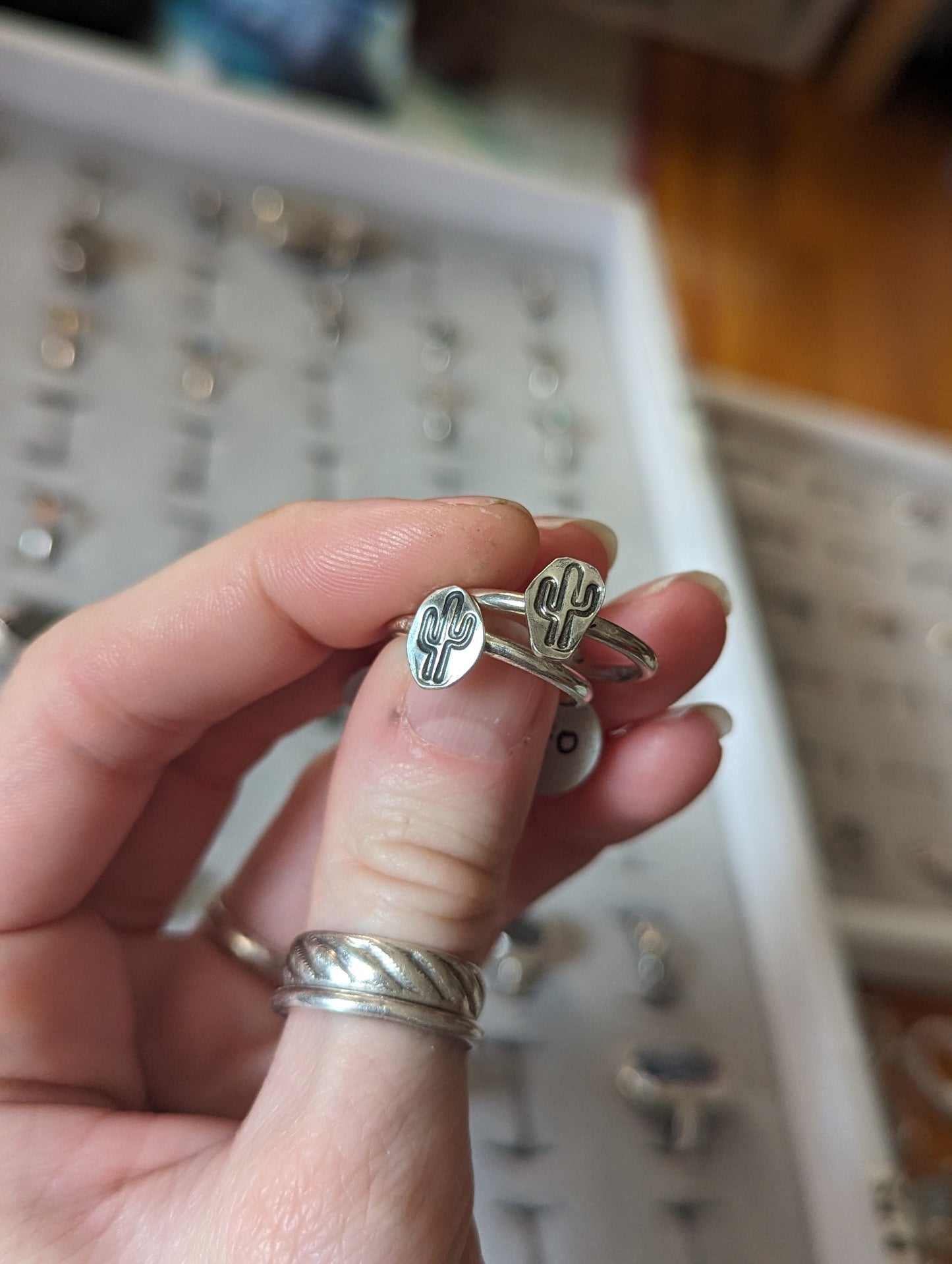 Anillo estampado de cactus (varios tamaños disponibles) MTO